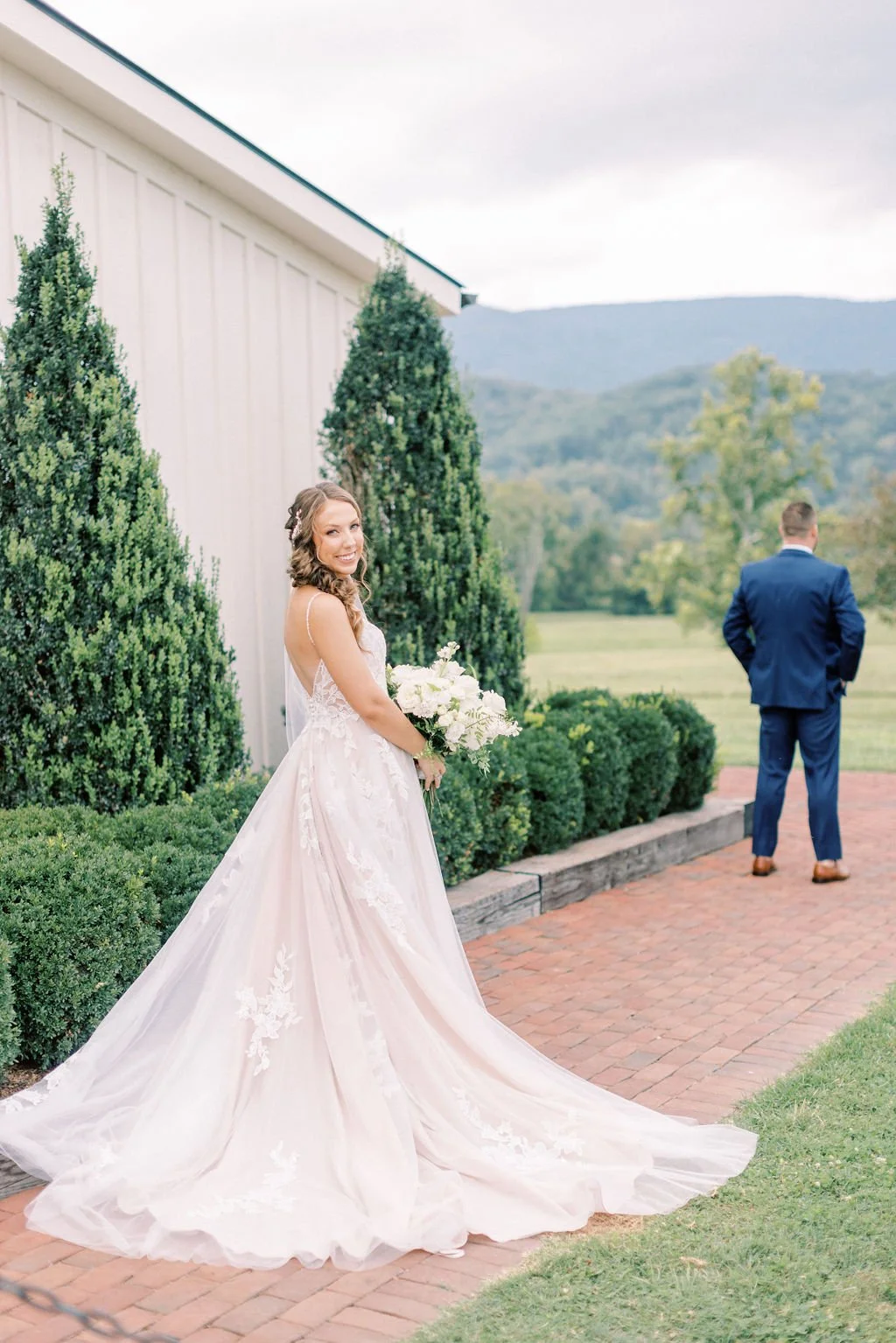Lauren&Kevin_KingFamilyVineyardWedding_SneakPeek-25.jpg