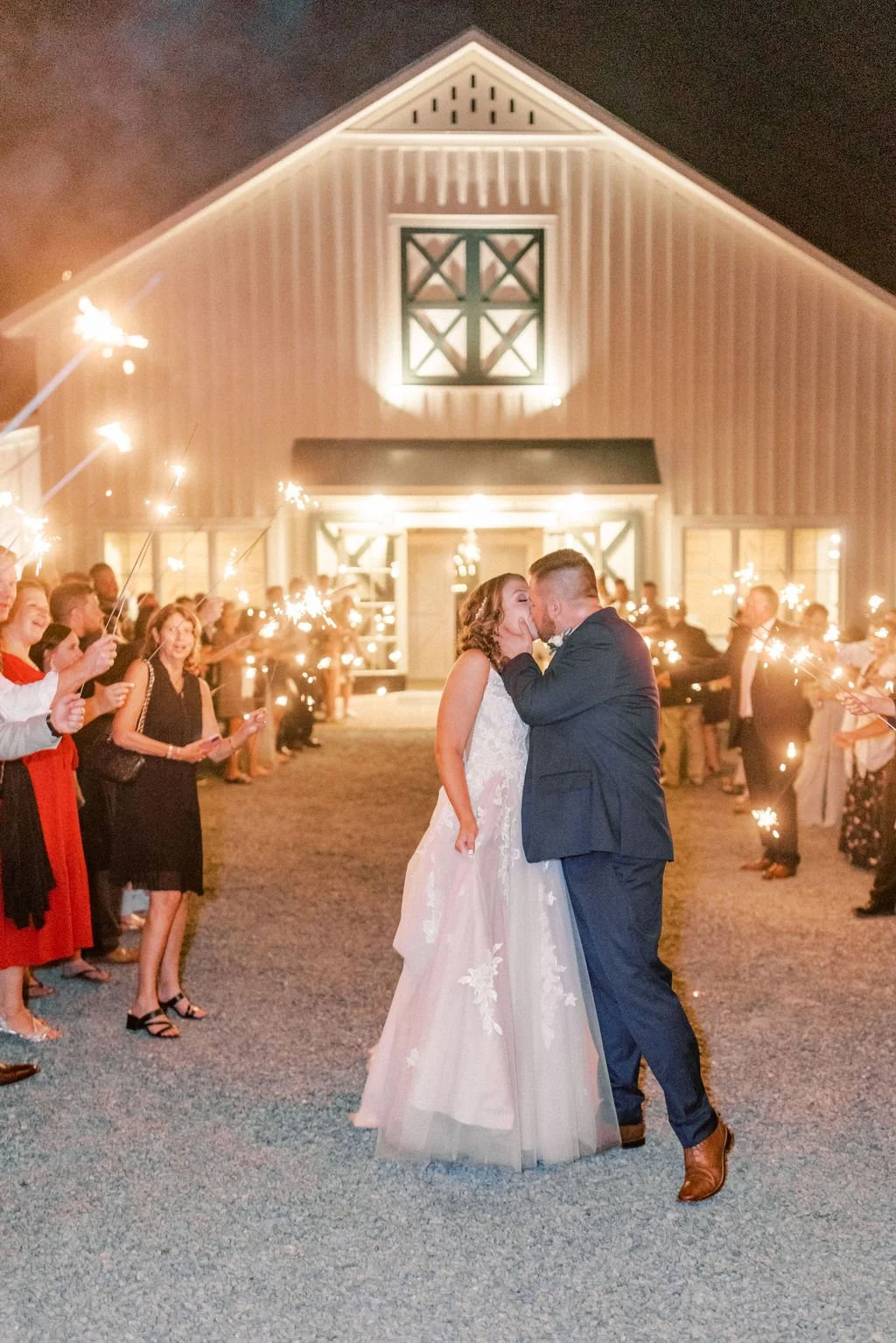 Lauren&Kevin_KingFamilyVineyardWedding_SneakPeek-123.jpg