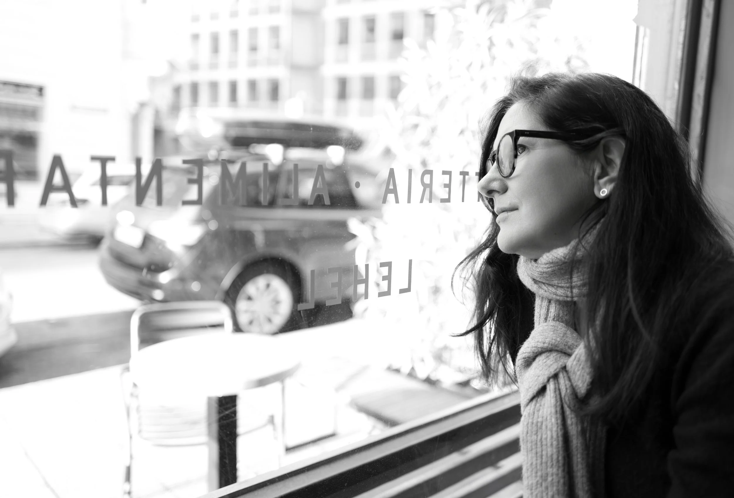 Geli in Cafe_(2).jpg