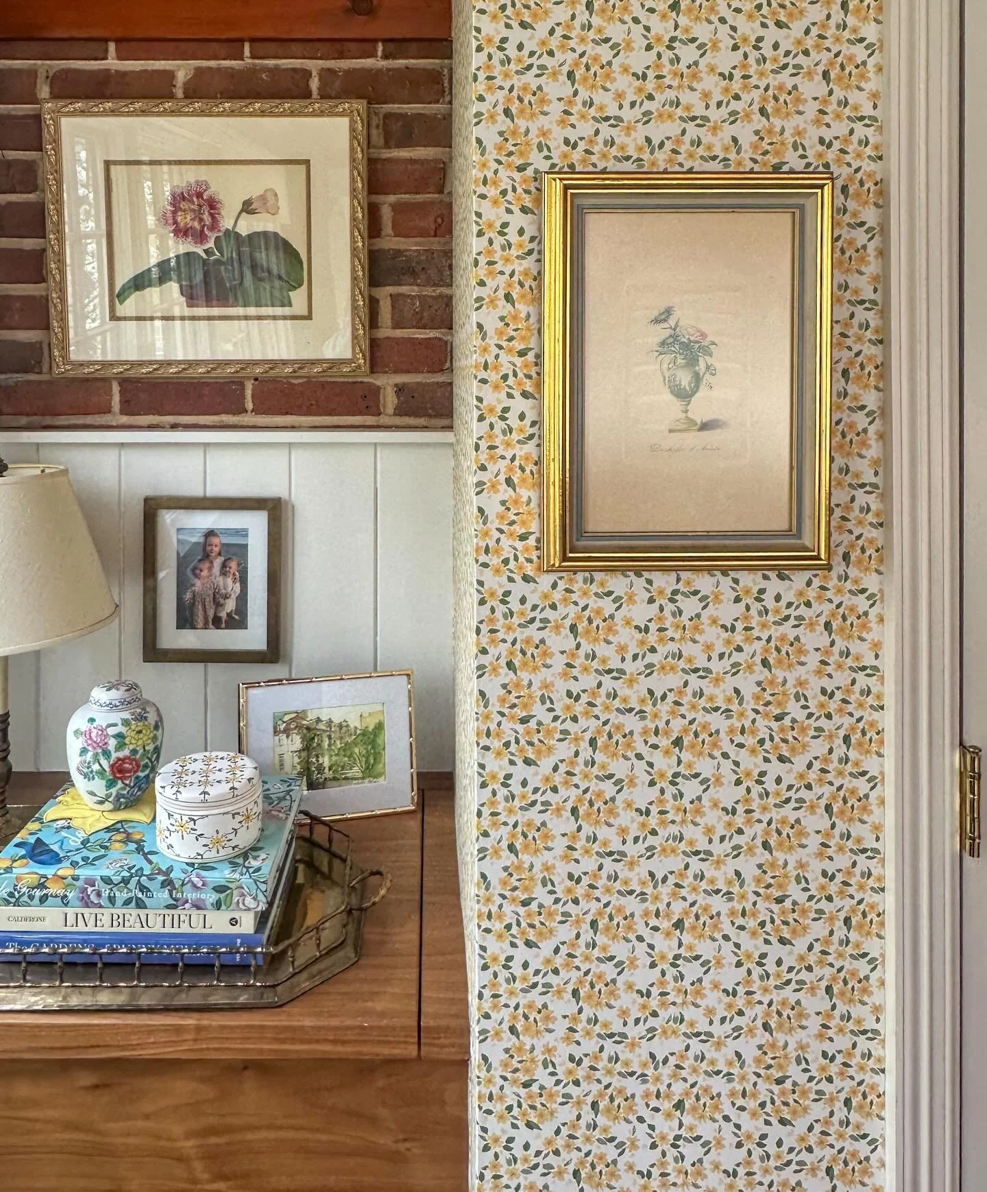 Bringing spring inside 🌼🧈

Primrose in butter by @sophieharpley 

Seethe full collection at La Maison Louise