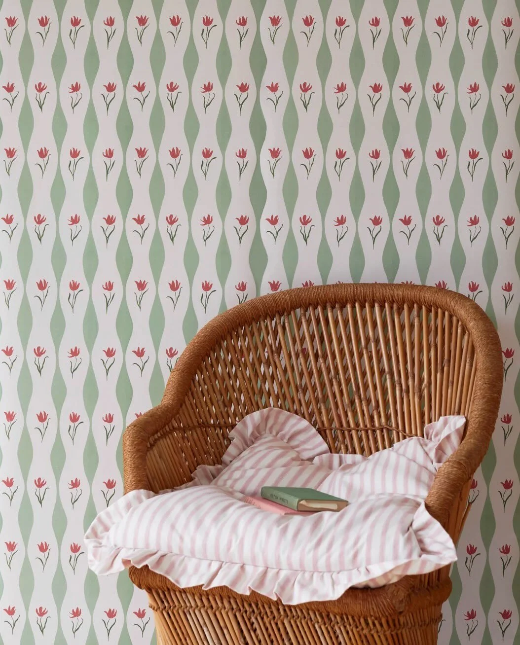 Pattern crush ✨🌷
 Tulip Wave by @sophieharpley is an ode to the simple beauty of organic shapes. A calming wave echoes little rows of nodding tulips, perfect for scallops to patchwork and bobbin furniture

Shop Straw (linen), and Sky or Pistachio (l