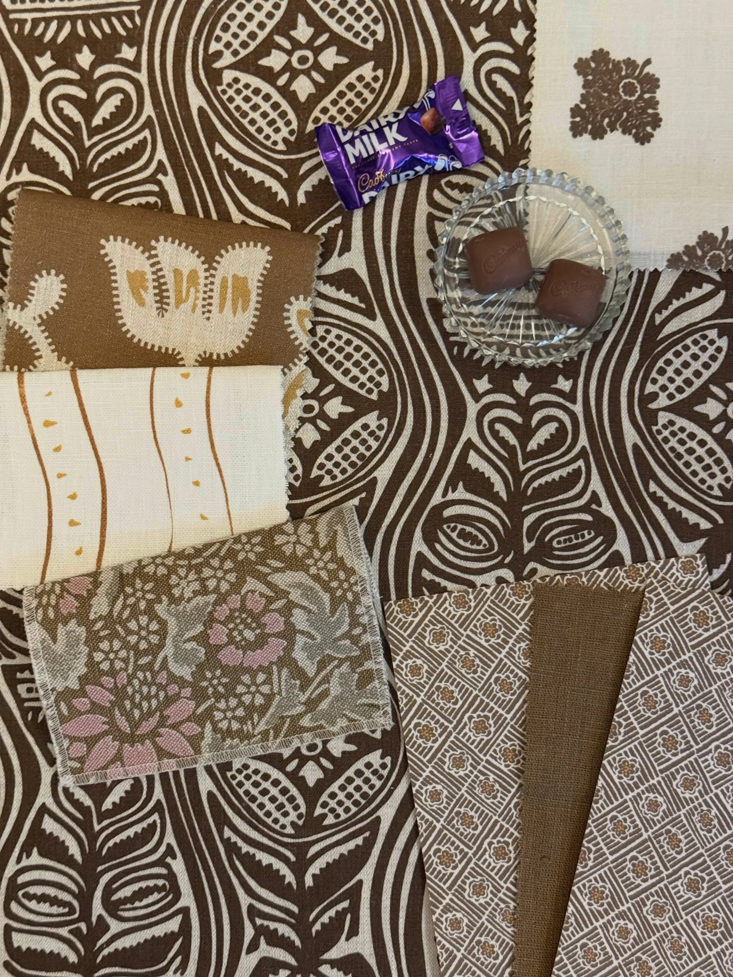 We&rsquo;re very much in favor of brown in every possible iteration&mdash;deep chocolate, warm cocoa, a little espresso 🤎

Cover the walls, carry it onto the ceiling, wrap the furniture, even dress the windows.

Samples always available at hello@lam