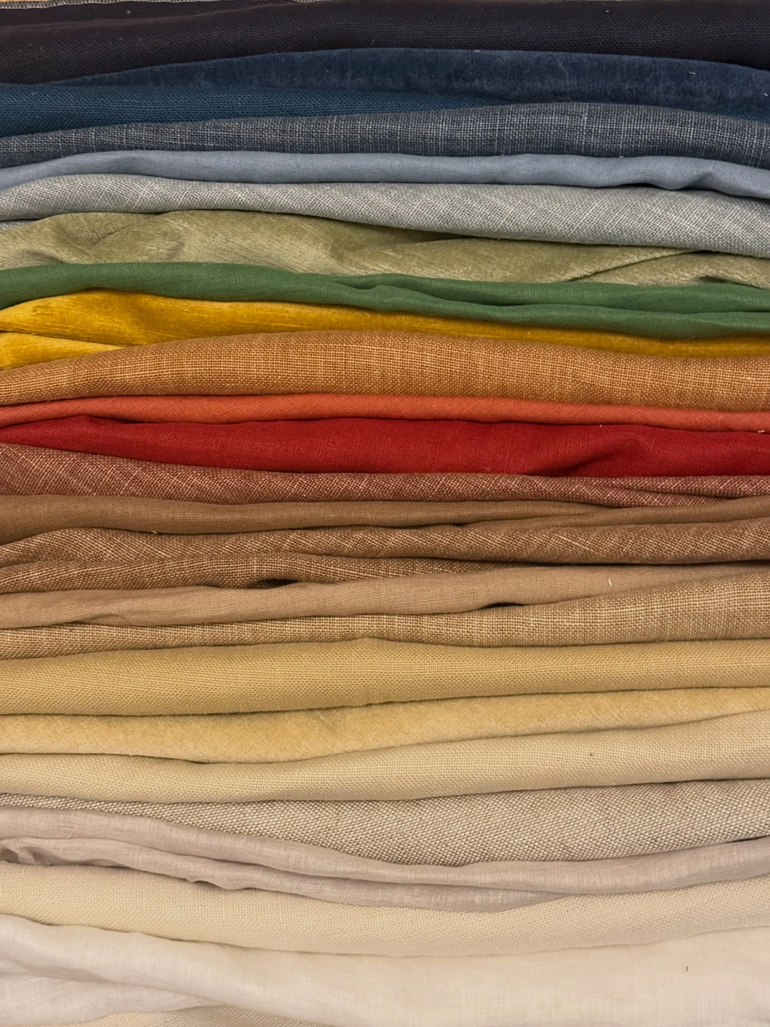 For the love of pattern, sometimes it&rsquo;s easy to forget about the plain that makes everything else work

Plain linens and beautiful texture &mdash; the quiet essentials in a room full of pattern and color.

Memos of our plains are always availab
