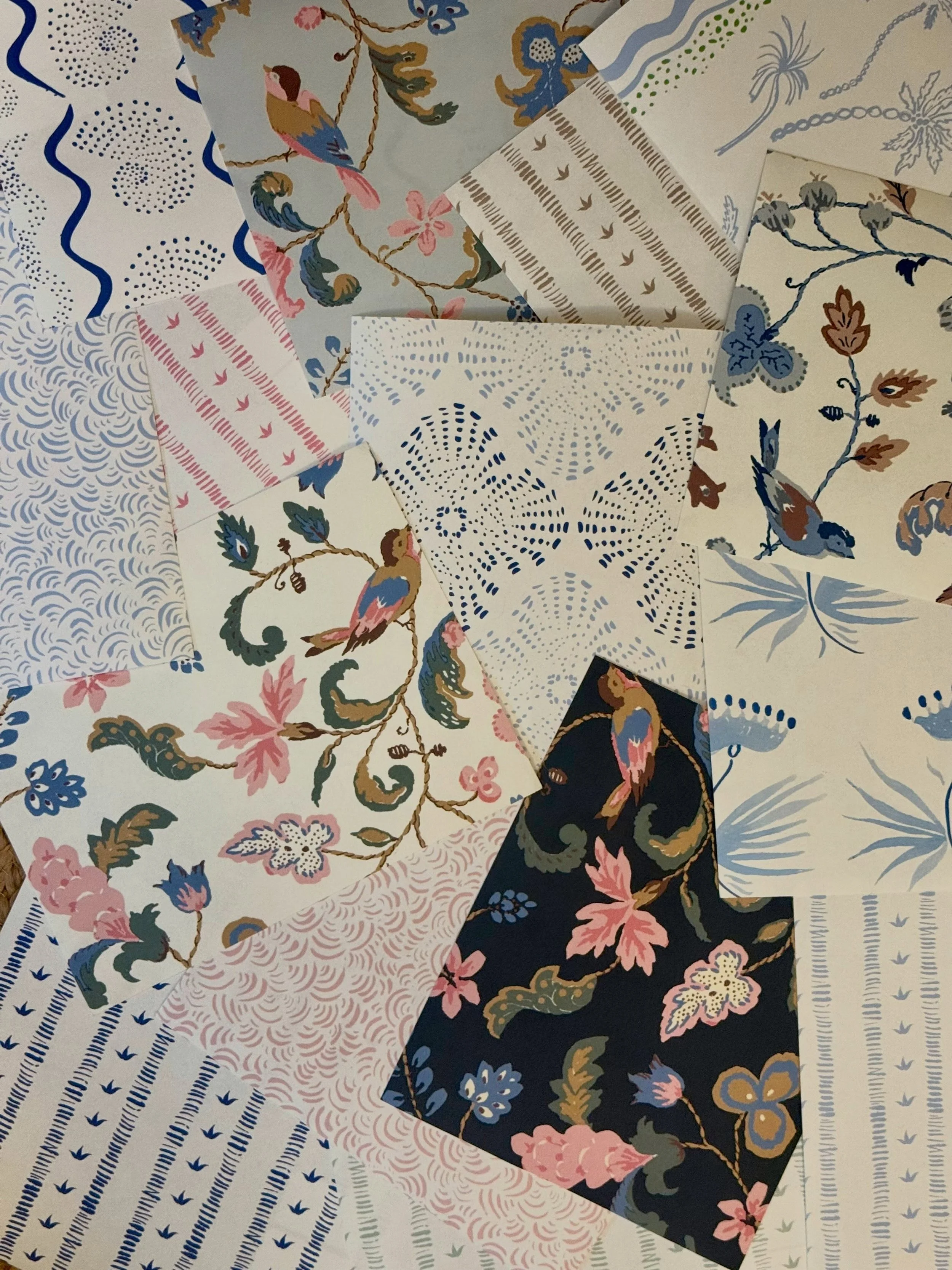 We love the colors of autumn, but our hearts are never far from the sea.

A little coastal daydream with a dash of whimsy in these wallpapers, courtesy @katemedlicottstudio 

Memos always available at hello@lamaison-louise.com 

#britishwallpaper #co
