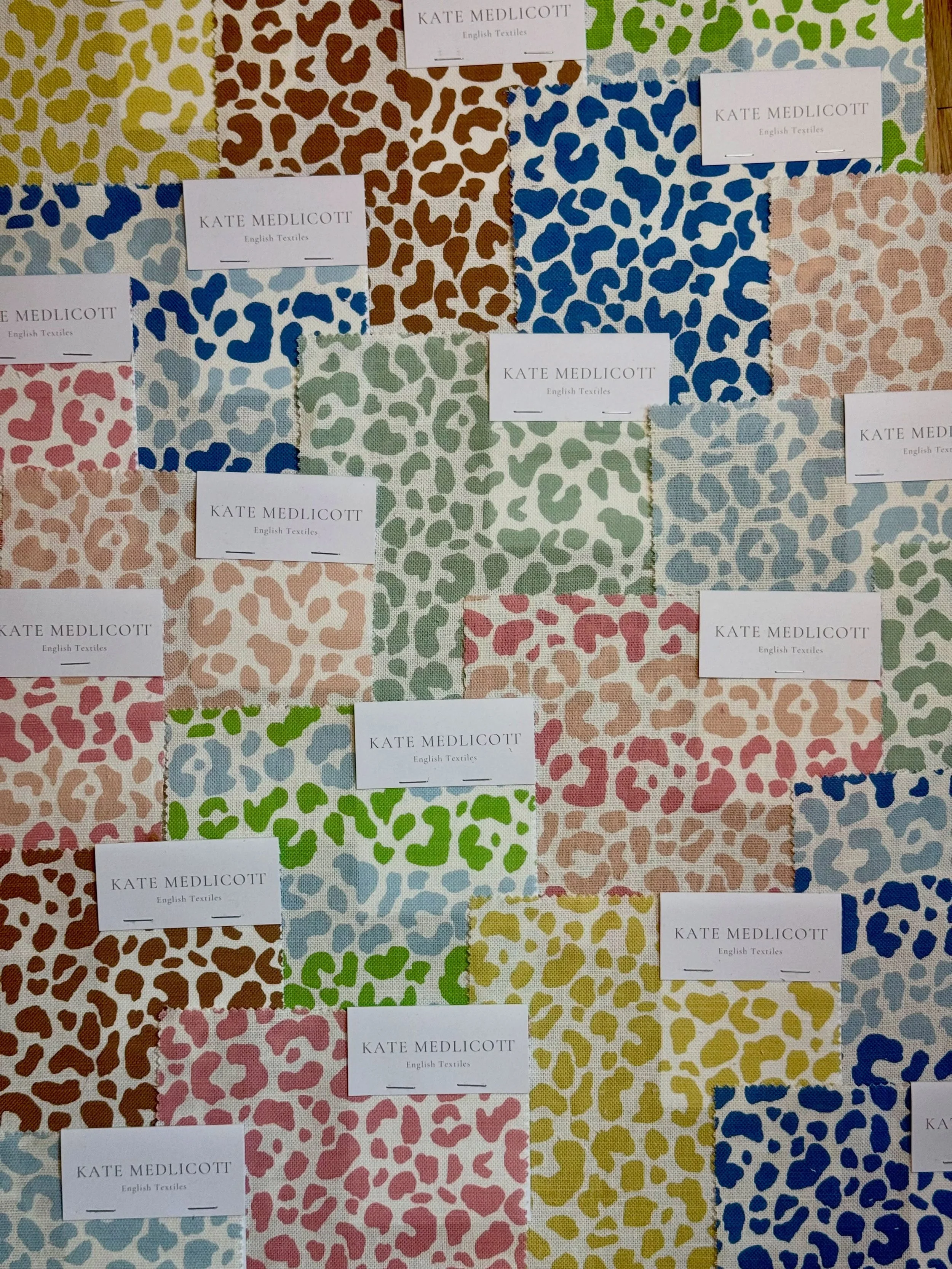 A little wild, beautifully considered.

Amur by @katemedlicottstudio is fun, simple take on the traditional leopard print. Available in both wallpaper and a fabric.

Memos always available at hello@lamaison-louise.com 💌

#lamaisonlouisecolorado