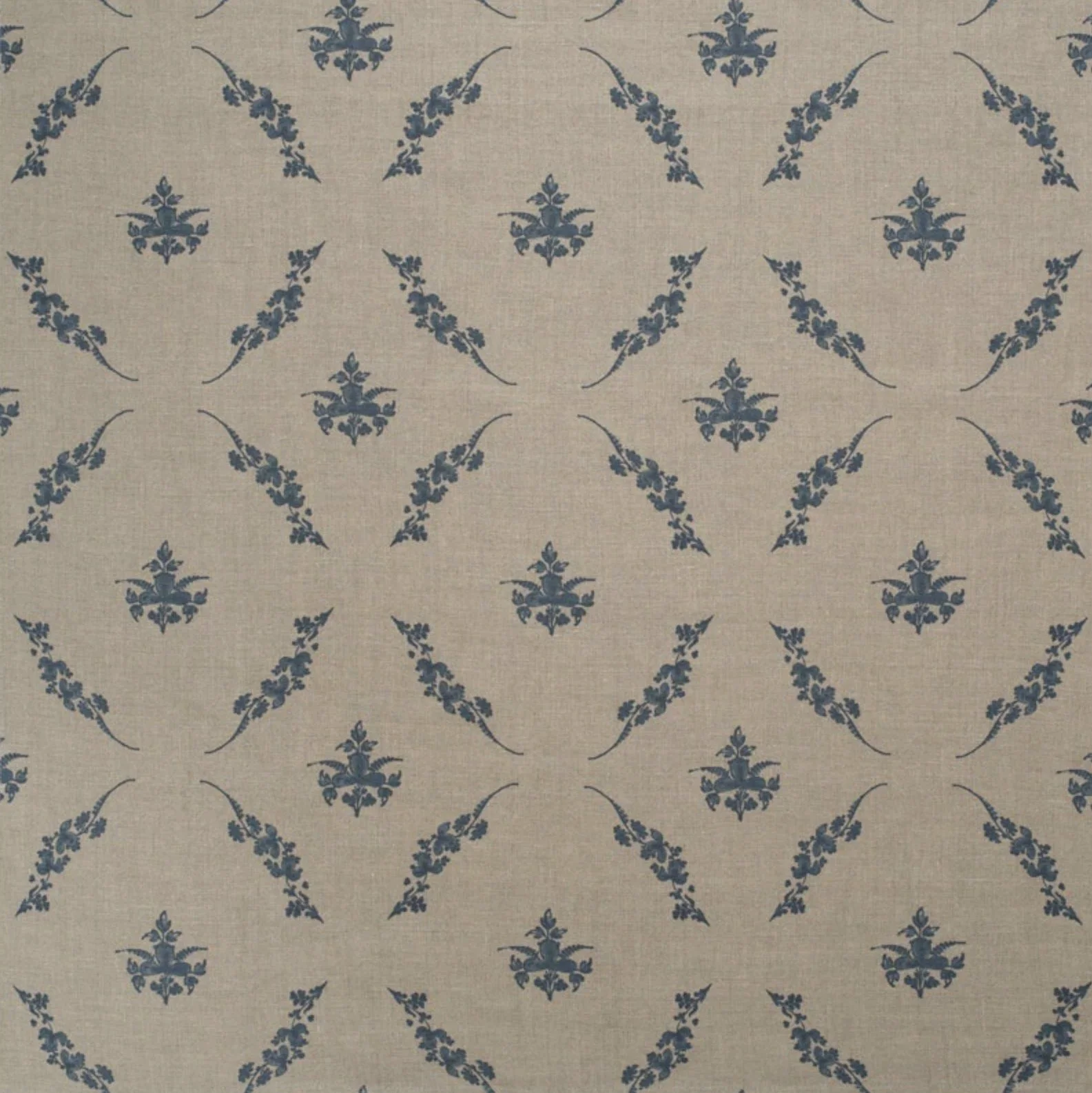 Trifolium Wreath Linen | Midnight On Natural