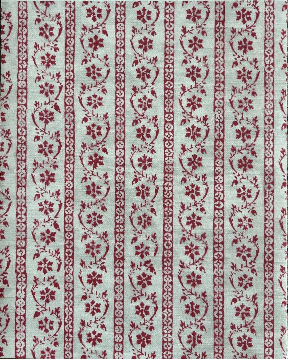 Daisy Chain | Raspberry on Ivory