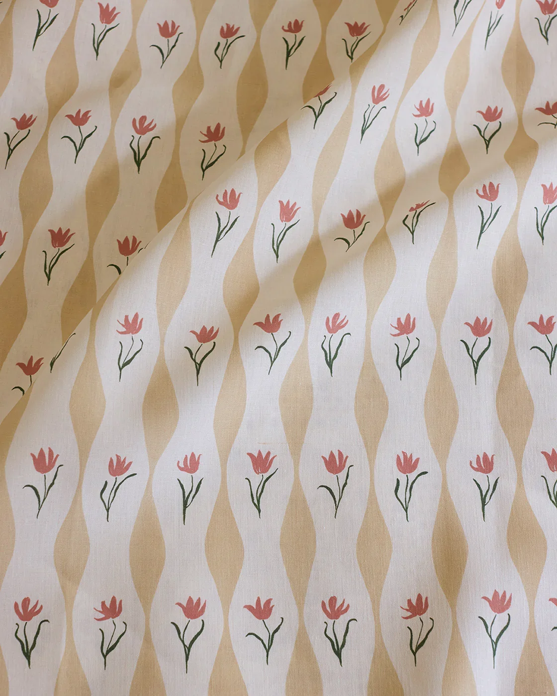 Tulip Wave Linen | Straw
