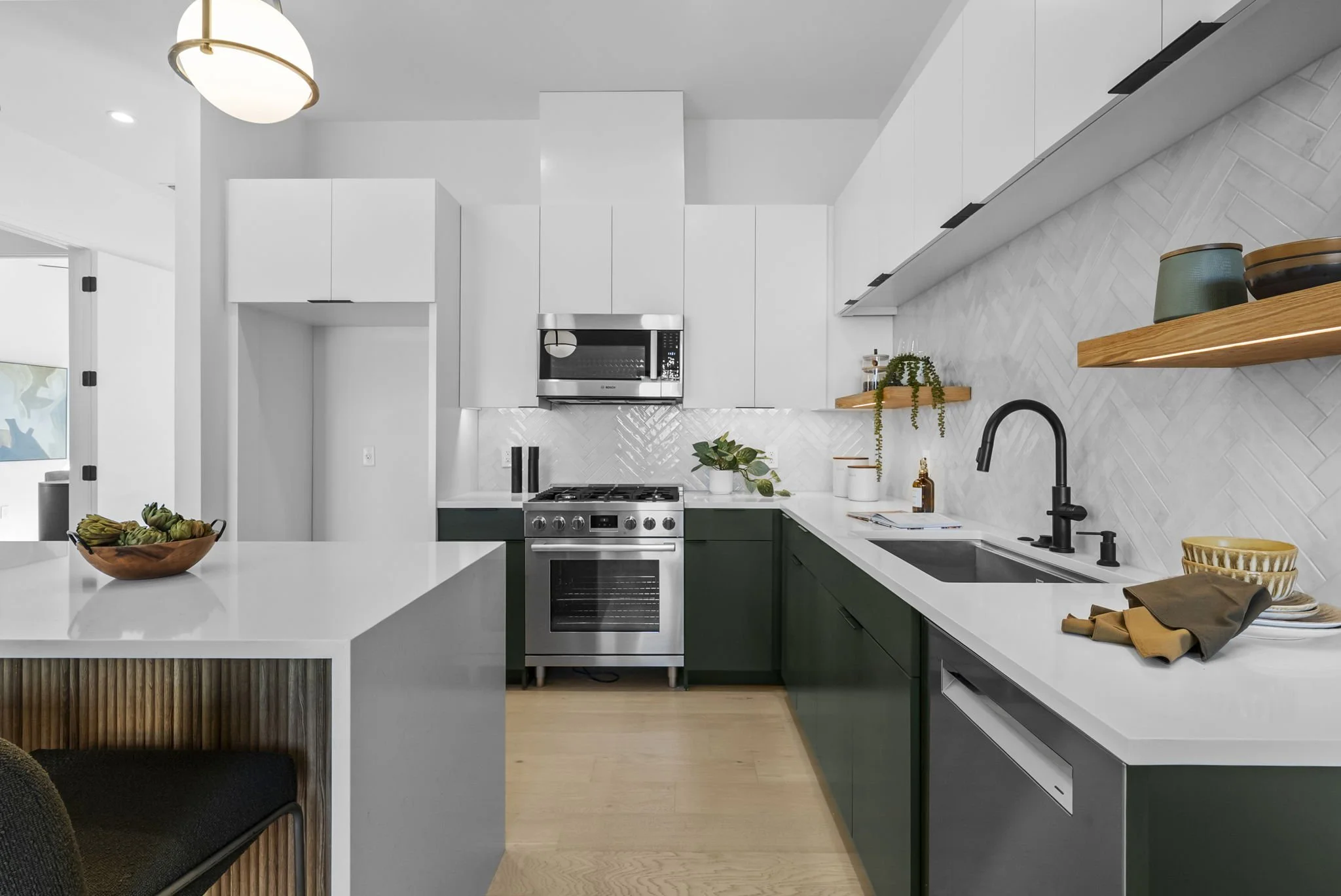 Unit 1 Designer kitchen with SS Bosch appliances