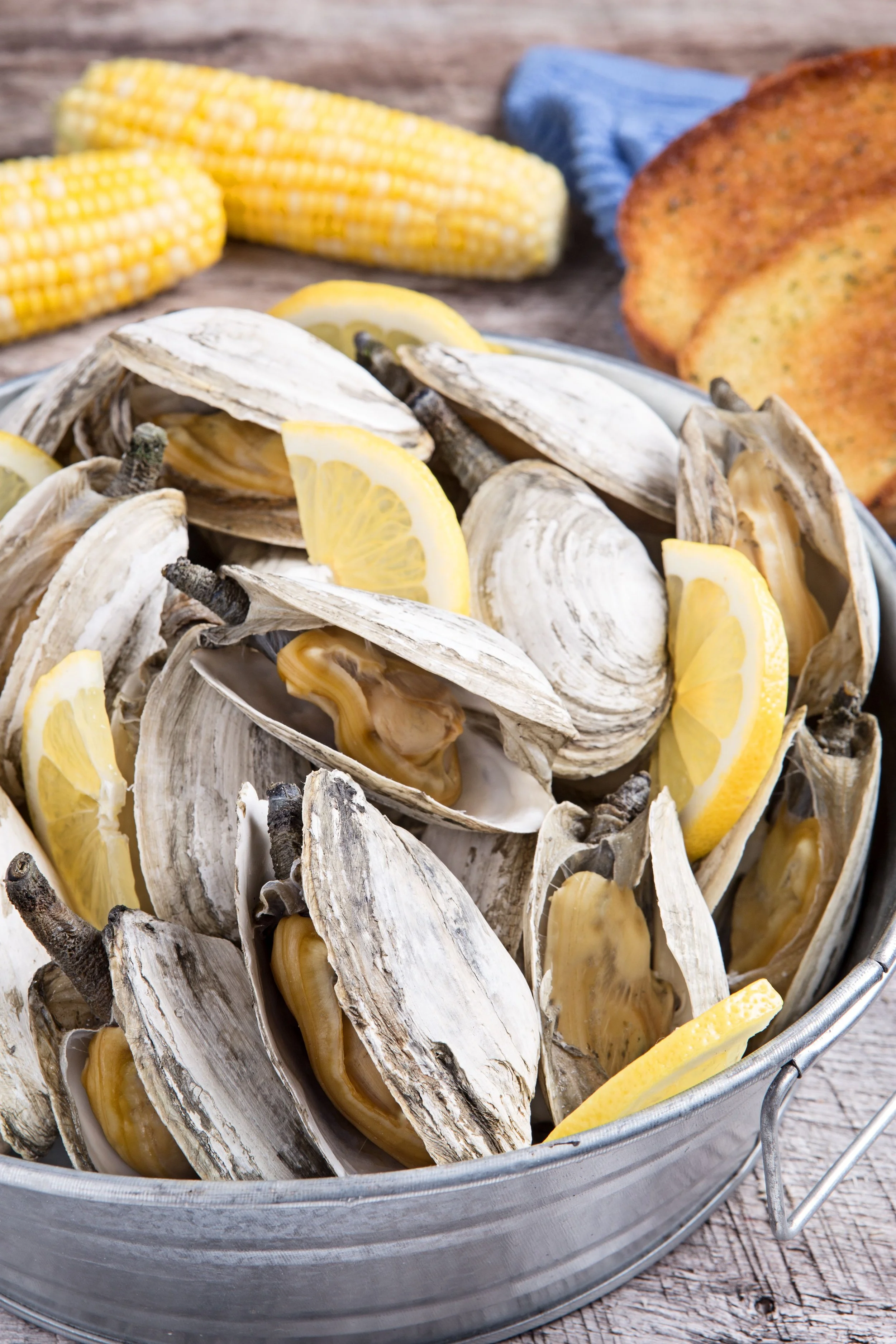 Steamed Clams or Mussels in flavorful Clam Broth Recipe