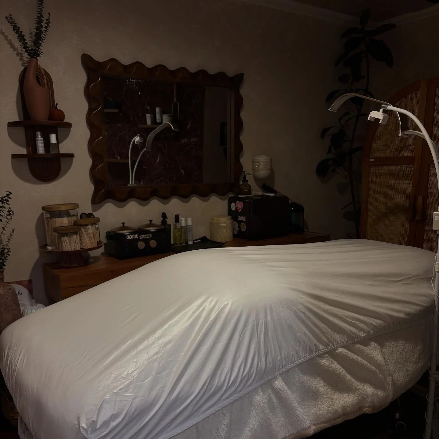 Benefits of a Brazilian Wax ✨
	&bull;	Smooth results that last weeks
	&bull;	Softer, finer regrowth
	&bull;	Fewer ingrowns + no razor bumps
	&bull;	Gentle exfoliation for brighter skin
	&bull;	Less irritation than shaving

Start now and be ready for 