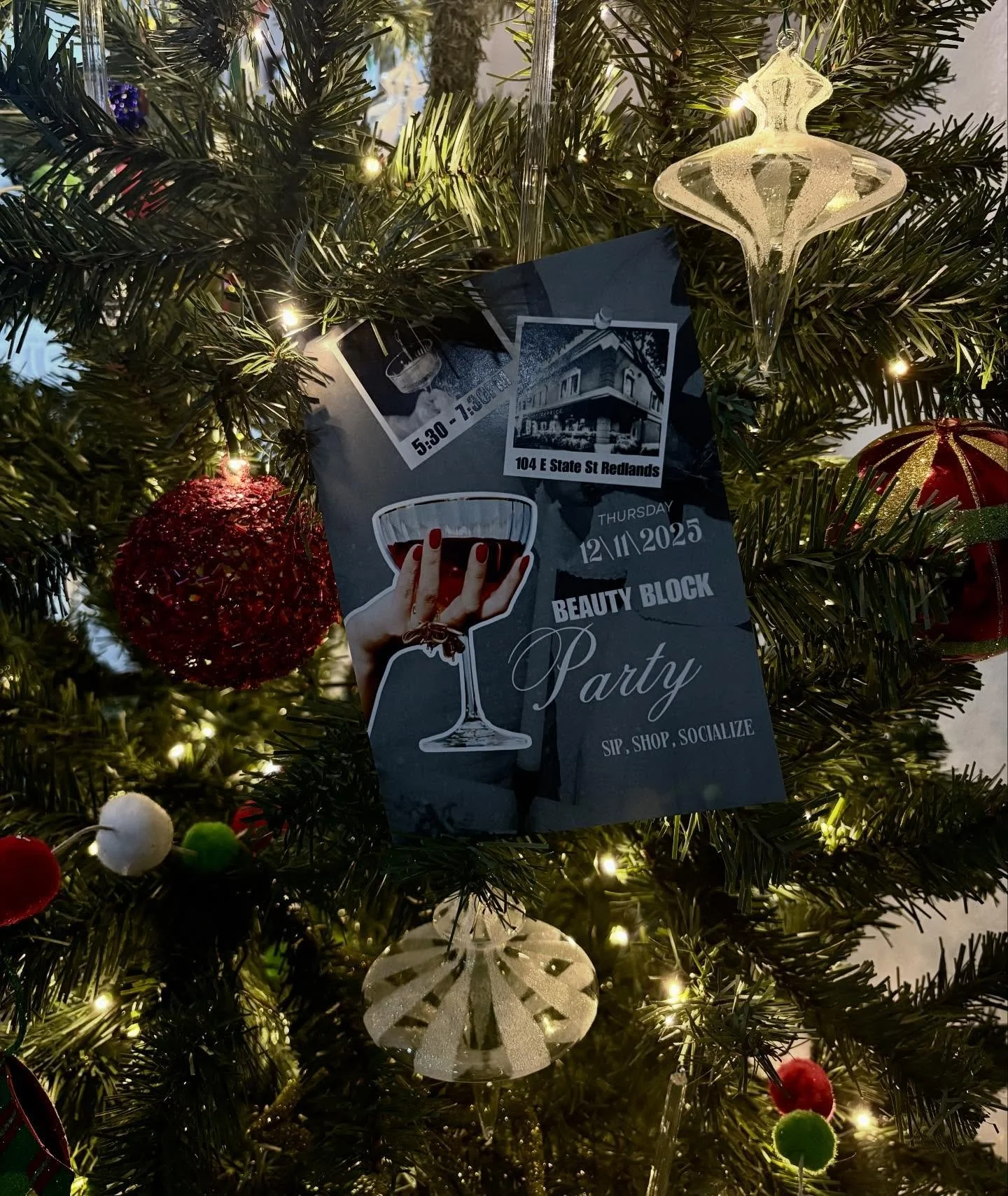Beauty Block Party🎄 

Come hang tomorrow, 12/11, from 5:30-7:30! All the participating businesses in our building will be having fun + festive drinks, small bites, &amp; specials! You do not want to miss this! 🥂 OPEN TO ALL🤎