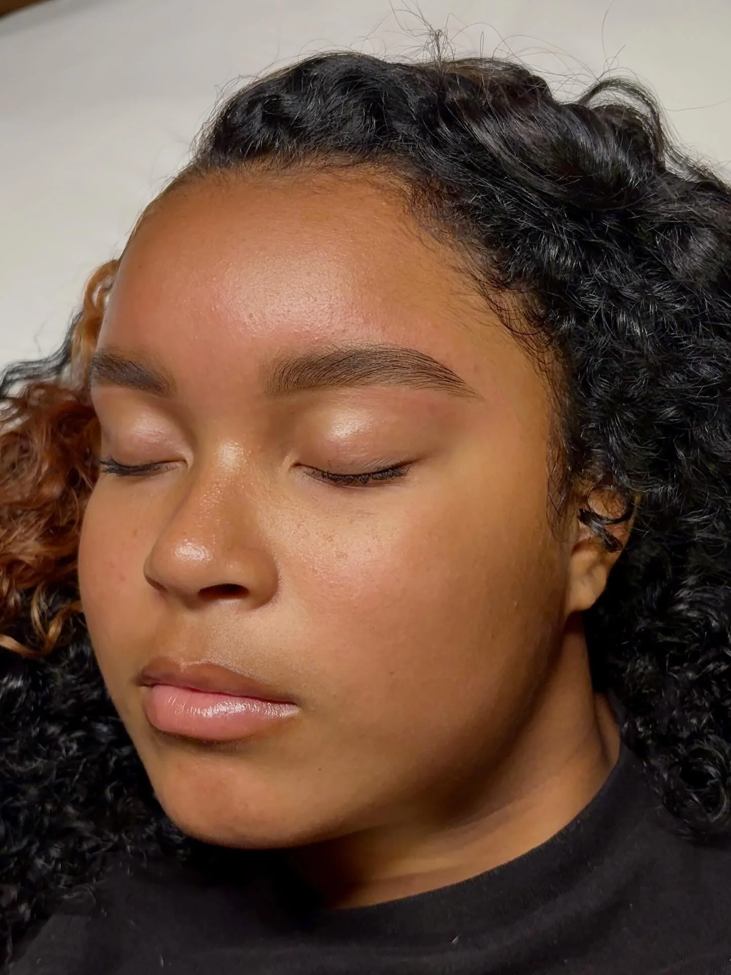 Teen brows✨
Simple, clean, elevated. 

Prepped &amp; styled with the best to keep your skin + hair healthy, and brows perfectly shaped. 
Book your brows at SelahJuneAesthetics.com 🤎