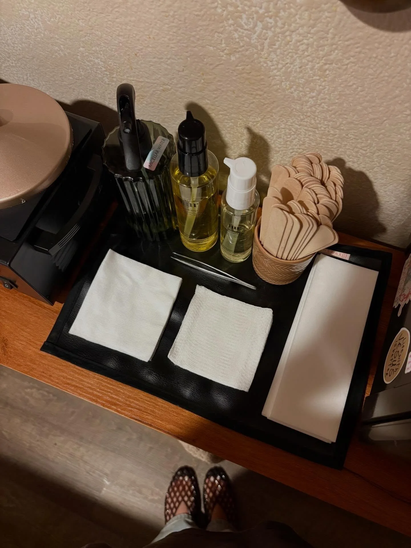 One thing about me, my room will be clean &amp; organized. Always🤎

The setup matters just as much as the service &amp; results. It&rsquo;s all in the details!

Appts at SelahJuneAesthetics.com 🔗