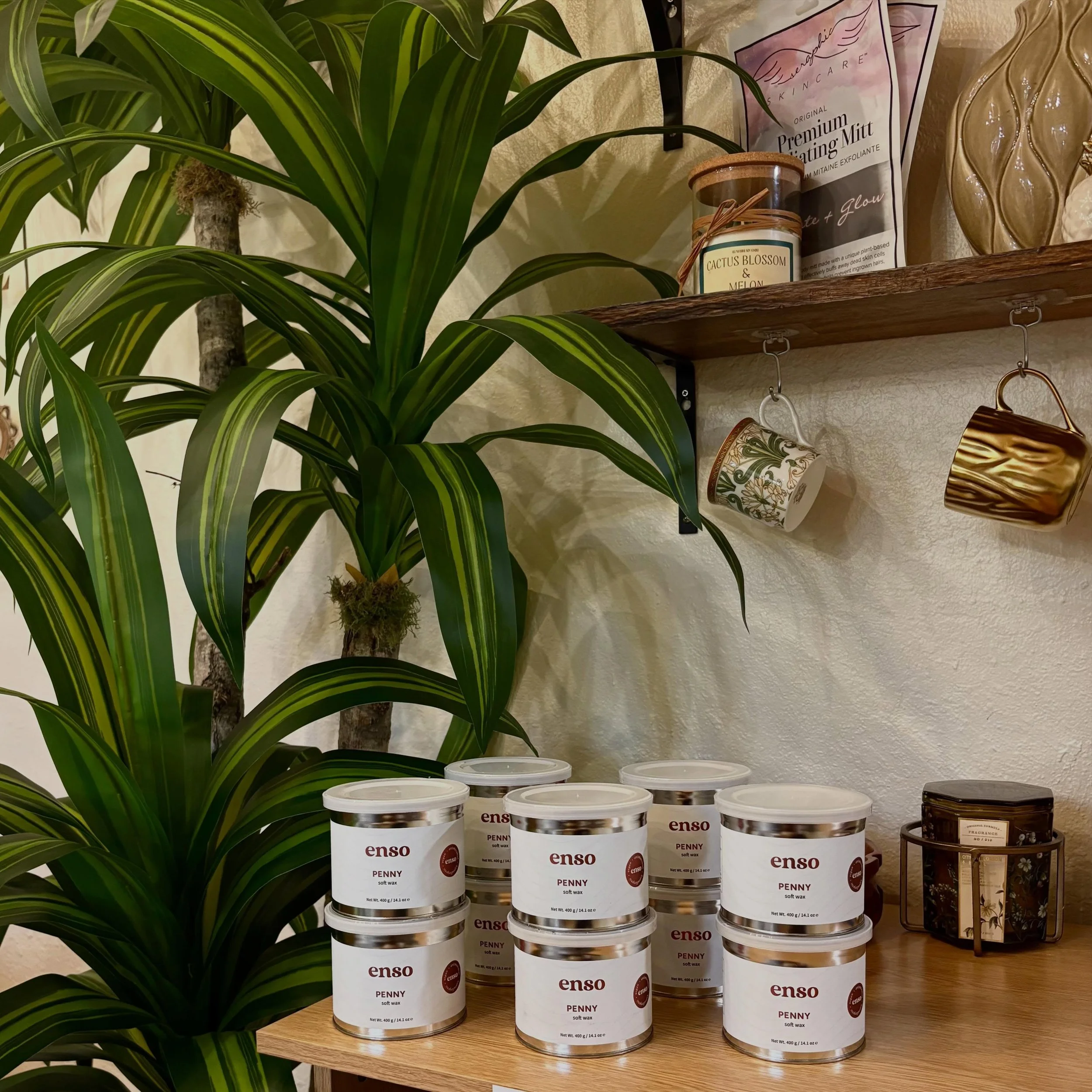 One of my biggest restocks yet, so grateful 🤎

My clients always say, &ldquo;that really wasn&rsquo;t bad at all&rdquo; and I have to credit @Enso, my fave soft wax created by @tampawaxer 

&bull; Made for sensitive areas like Brazilians + brows
&bu