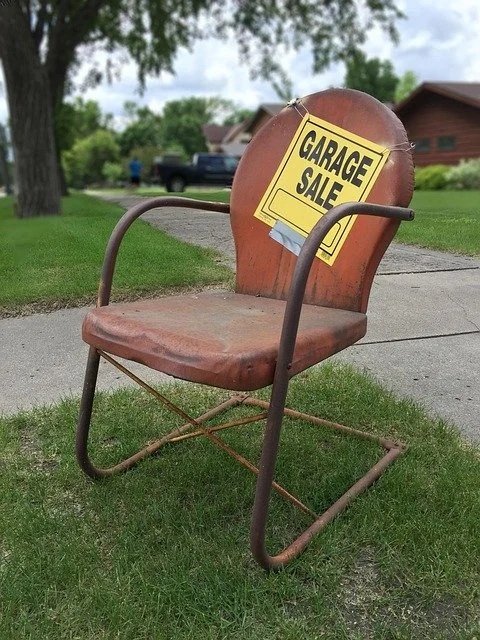 tmag-garage-sale-sign-2261502_640.jpg