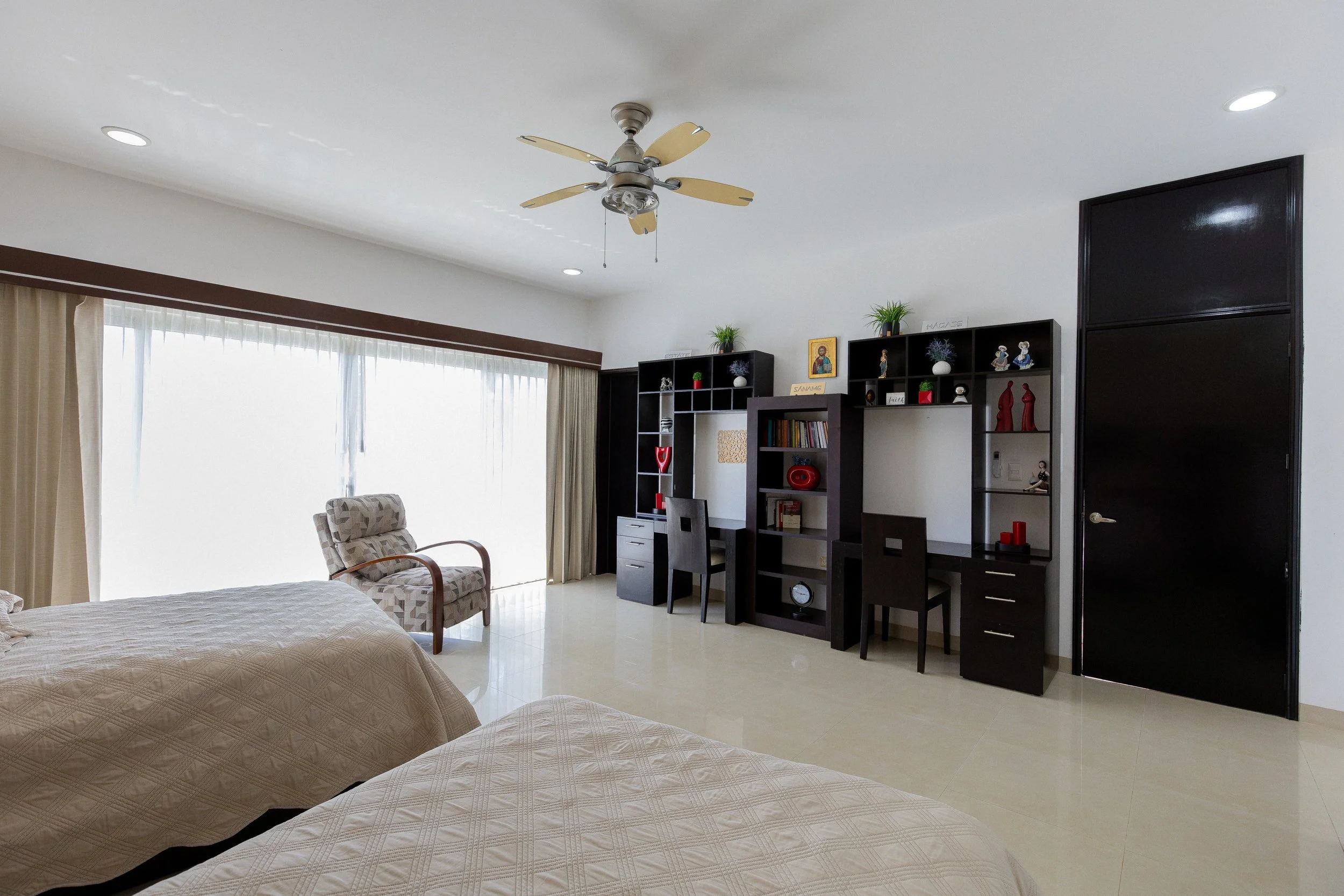 room1-min.jpg
