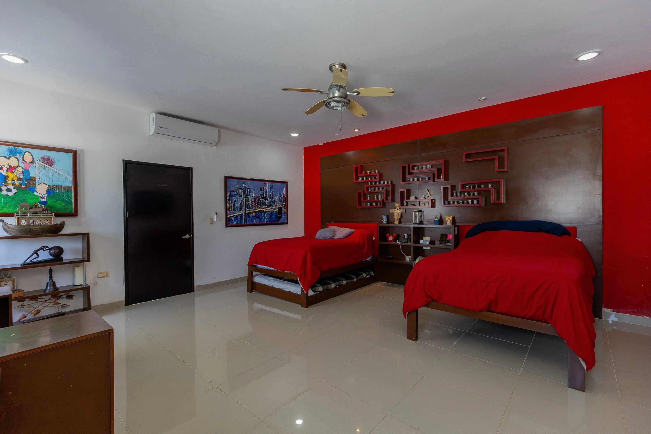 rooom red-min.jpg