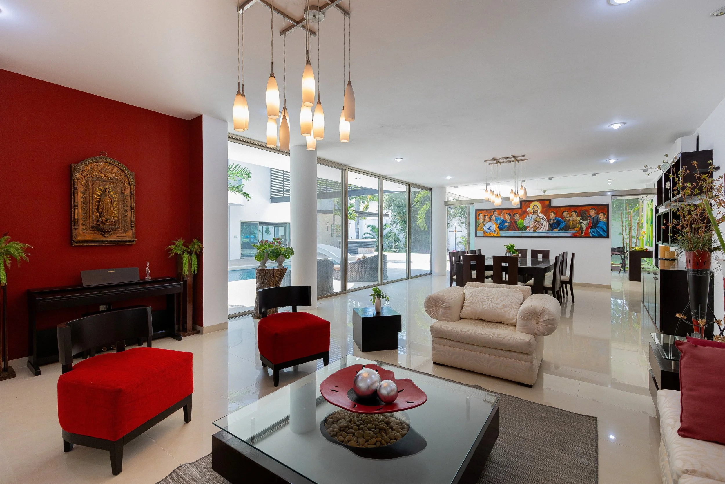 sala red-min.jpg