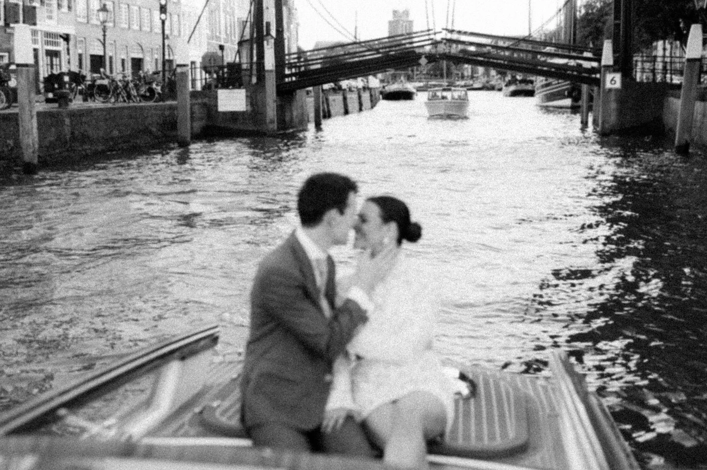 Tijdens de styled shoot is er ruimte om creatief aan de slag te gaan; onscherpte, prisma&rsquo;s, beweging, ander focus punt of flitsen. Alles is mogelijk en ik help je graag, zodat je naar huis gaat met een trots gevoel 🫶🏼

#styledshoot #portfolio