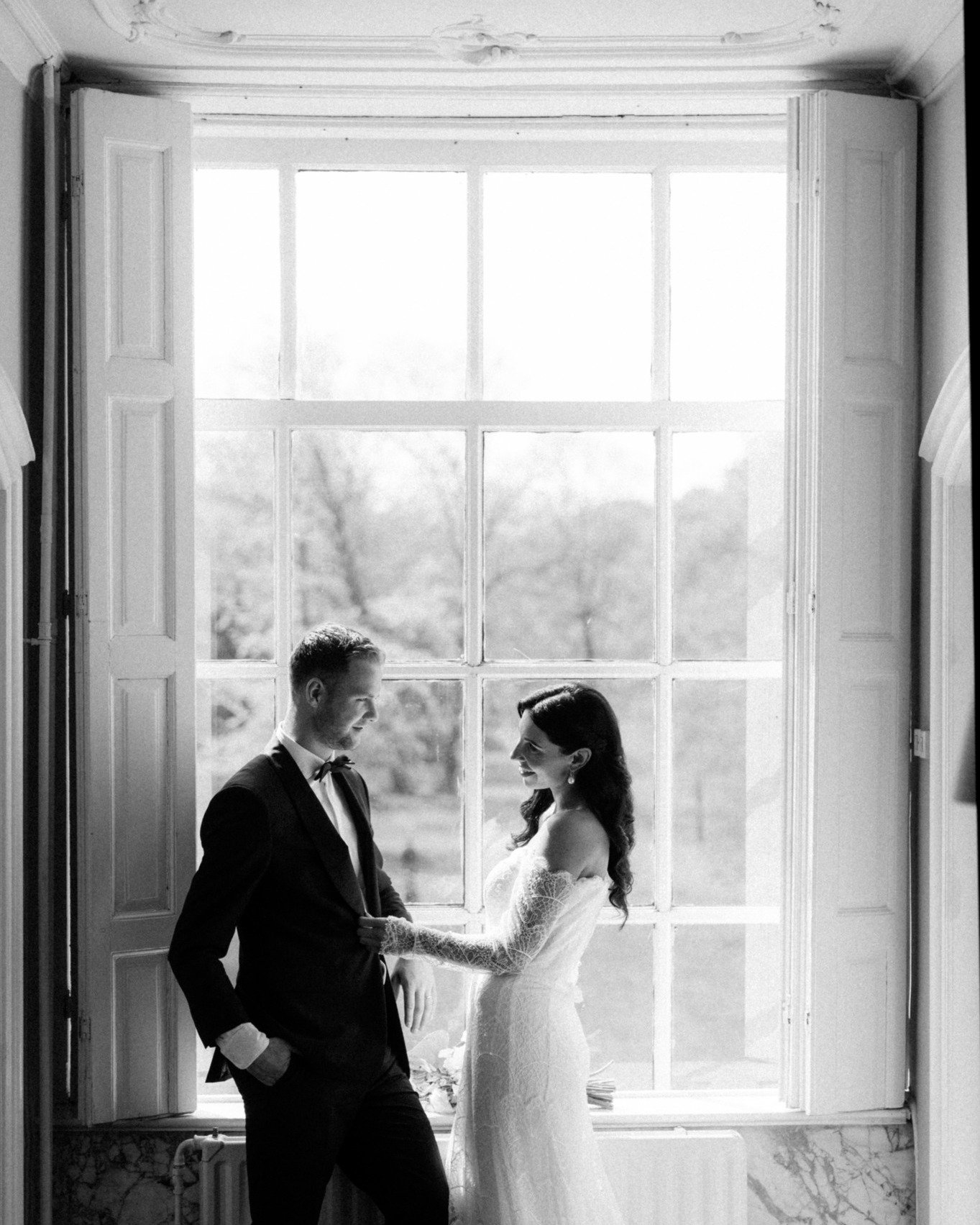 Voor de styled shoot heb ik "mini" e-book geschreven met als titel: Van black-out naar creativiteit 🫶🏼

Hierin leg ik uit hoe je tijdens een shoot spontane, creatieve en liefdevolle beelden kan maken. Onderwerpen die aanbod komen zijn: 
H