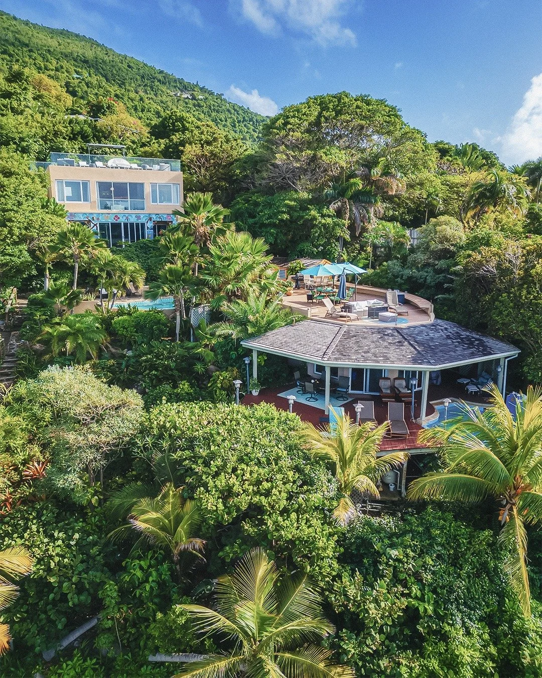 Welcome to Paradise One. Luxury villas tucked into the hills of Virgin Gorda, British Virgin Islands. Private pools, open-air terraces, and the kind of calm you feel instantly.
For milestone weeks, quiet buyouts, and effortless hosting, this is your 