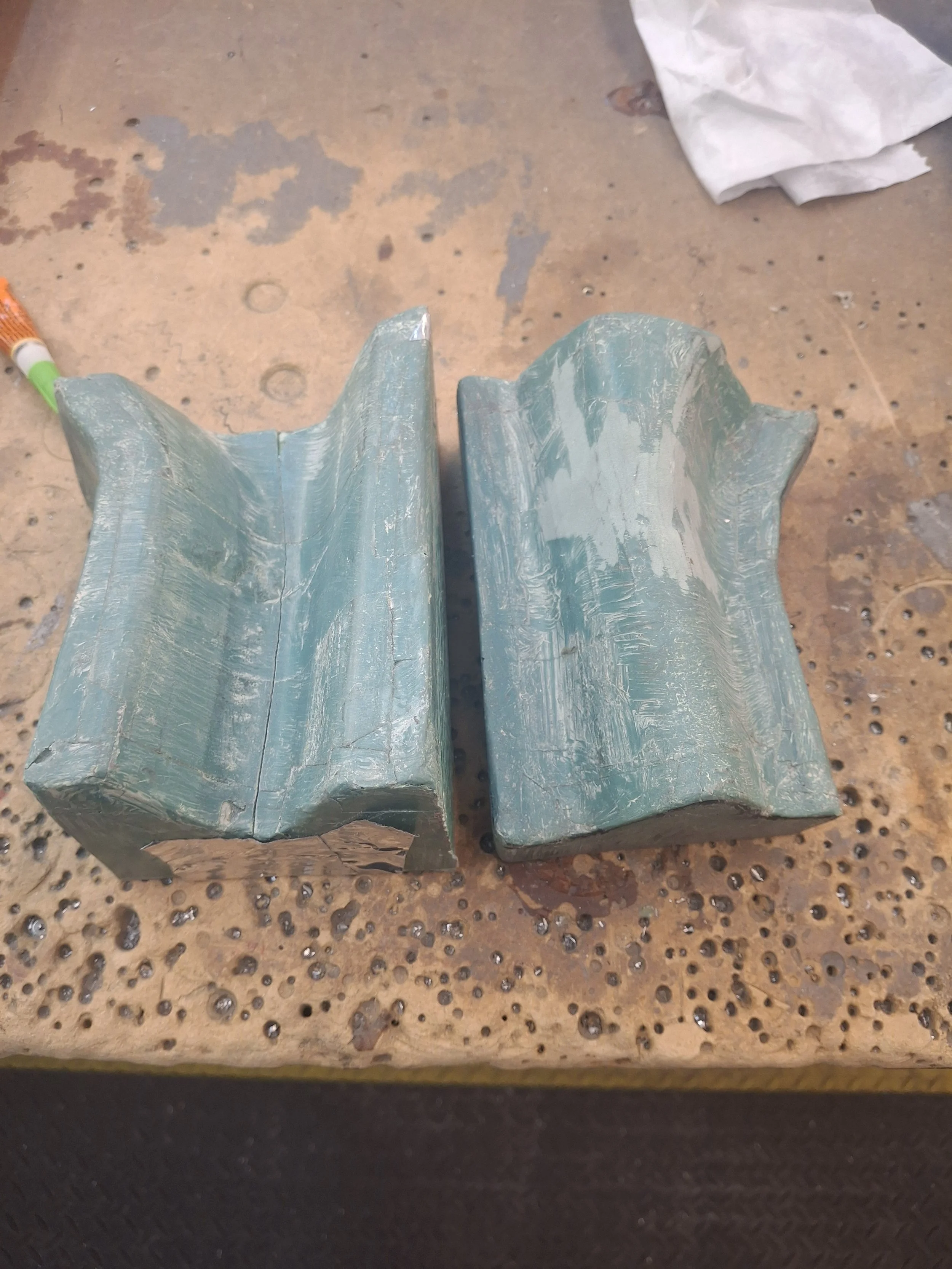 Mold for fabricating repair for cabin door