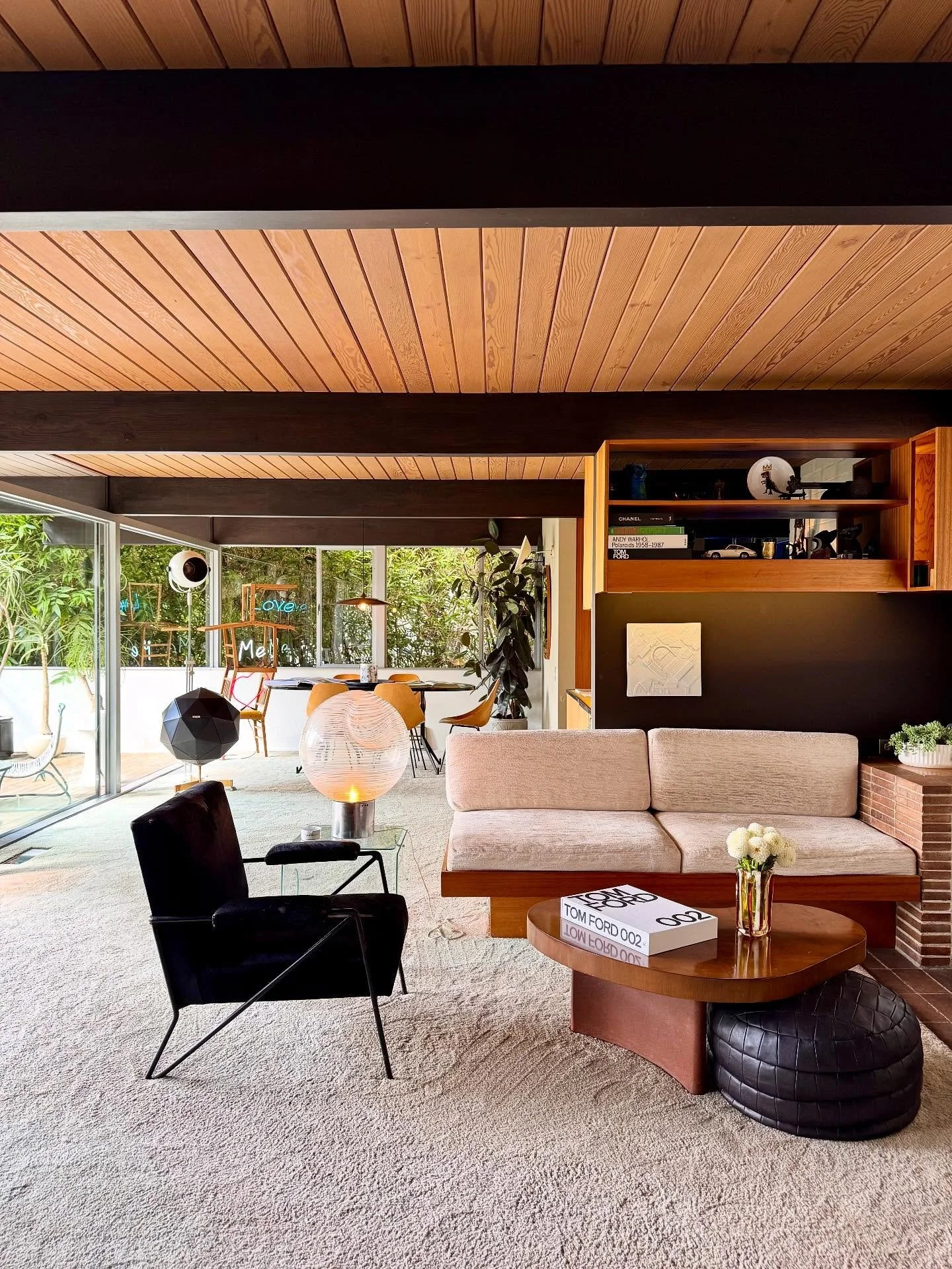 ✨ Jason Hailey House, Richard Neutra circa 1959

✔️ A meticulous renovation led by Barbara Lamprecht 👏 (architectural historian and author of Neutra: Complete Works, Taschen), with restoration and design in collaboration with LA based Artist Anthony
