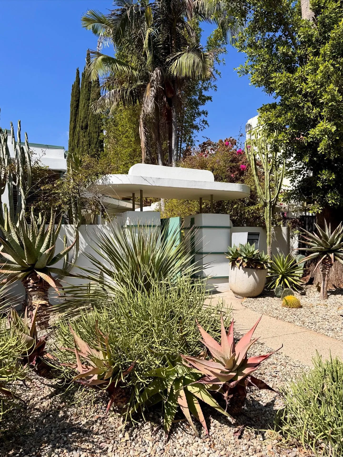 💫 Art Deco perfection in the heart of West Hollywood&nbsp;- The Wallace Beery Residence :: William Kesling, 1936

✔️ A rare Streamline Moderne gem by William Kesling &mdash; one of only 15 single-family homes by the celebrated architect, originally 
