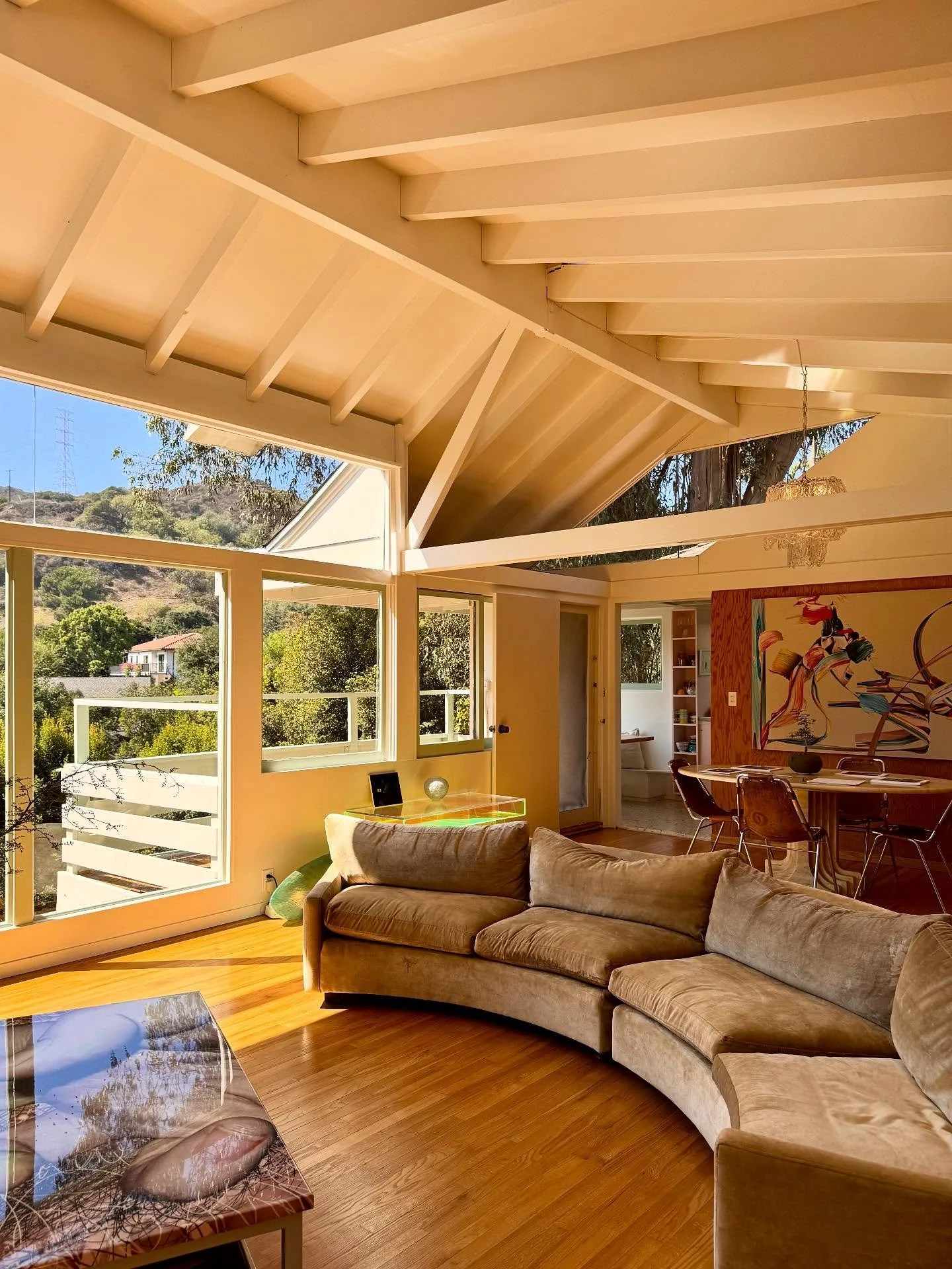 🚀 A Schindler masterpiece hidden among the trees of Outpost Estates

✔️ Designed by Rudolph Schindler, circa 1941 &mdash; A thoughtfully designed home that connects effortlessly with nature

 ✔️ I ❤️ the light in this house &mdash; it&rsquo;s a warm