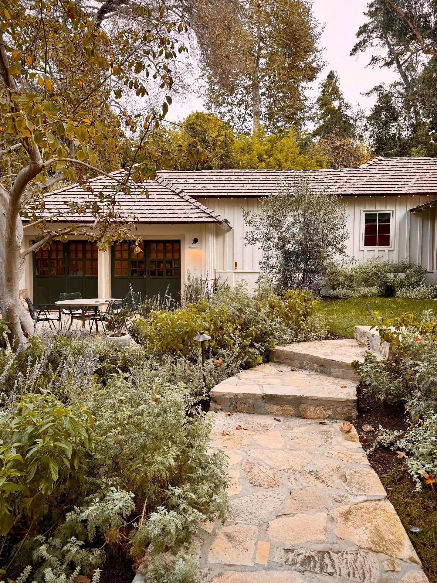 🌿 A Reimagined California Ranch in Fryman Canyon 

✔️ Tucked behind gates amid towering sycamores the home has been extensively renovated by Maine Design

✔️ I ❤️ the reclaimed wood beams, custom kitchen with oversized island, and serene primary sui