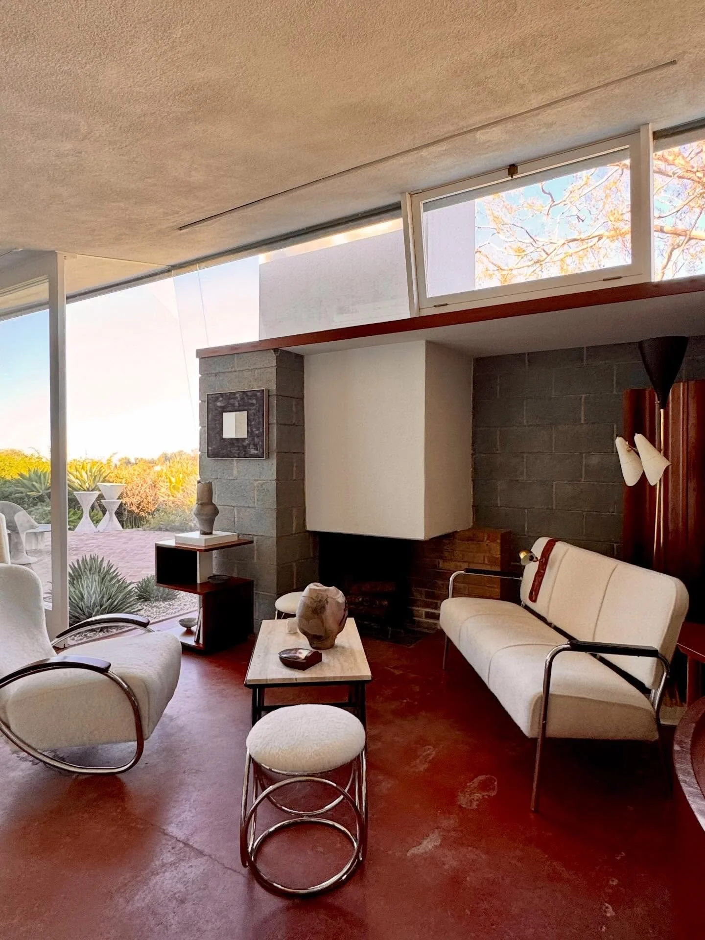 🍃 John Lautner&rsquo;s Jules Salkin Residence, 1948 &mdash; Restored by Barbara Bestor | HCM No. 1111

✔️ I ❤️ the iconic upside-down triangular truss roof, Douglas Fir beams, and glass walls

✔️ Perched on over 1/3 acre in the hills of Echo Park, t