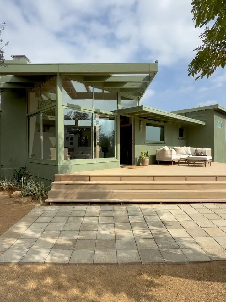 The Howenstein Residence 🌿 A restored 1943 Schindler in the hills of South Pasadena

✔️ Remodeled and expanded by R.M. Schindler, thoughtfully restored with deep respect for his vision of organic modernism

✔️ I ❤️ the dramatic flying roofline, orig