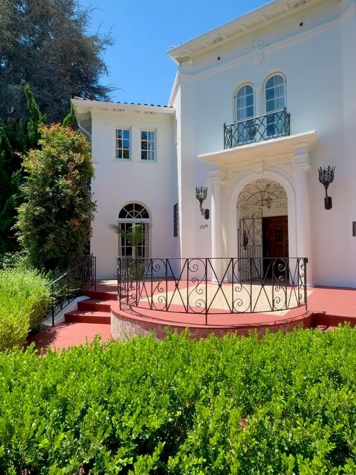🌺 A landmark 1923 Mediterranean Revival in historic Lafayette Square

✔️ I ❤️ the rotunda entry with hand painted ceiling and wrought iron spiral staircase, Palladian windows, and wedding-cake plaster ceilings throughout

✔️ Set on a spacious 13,000