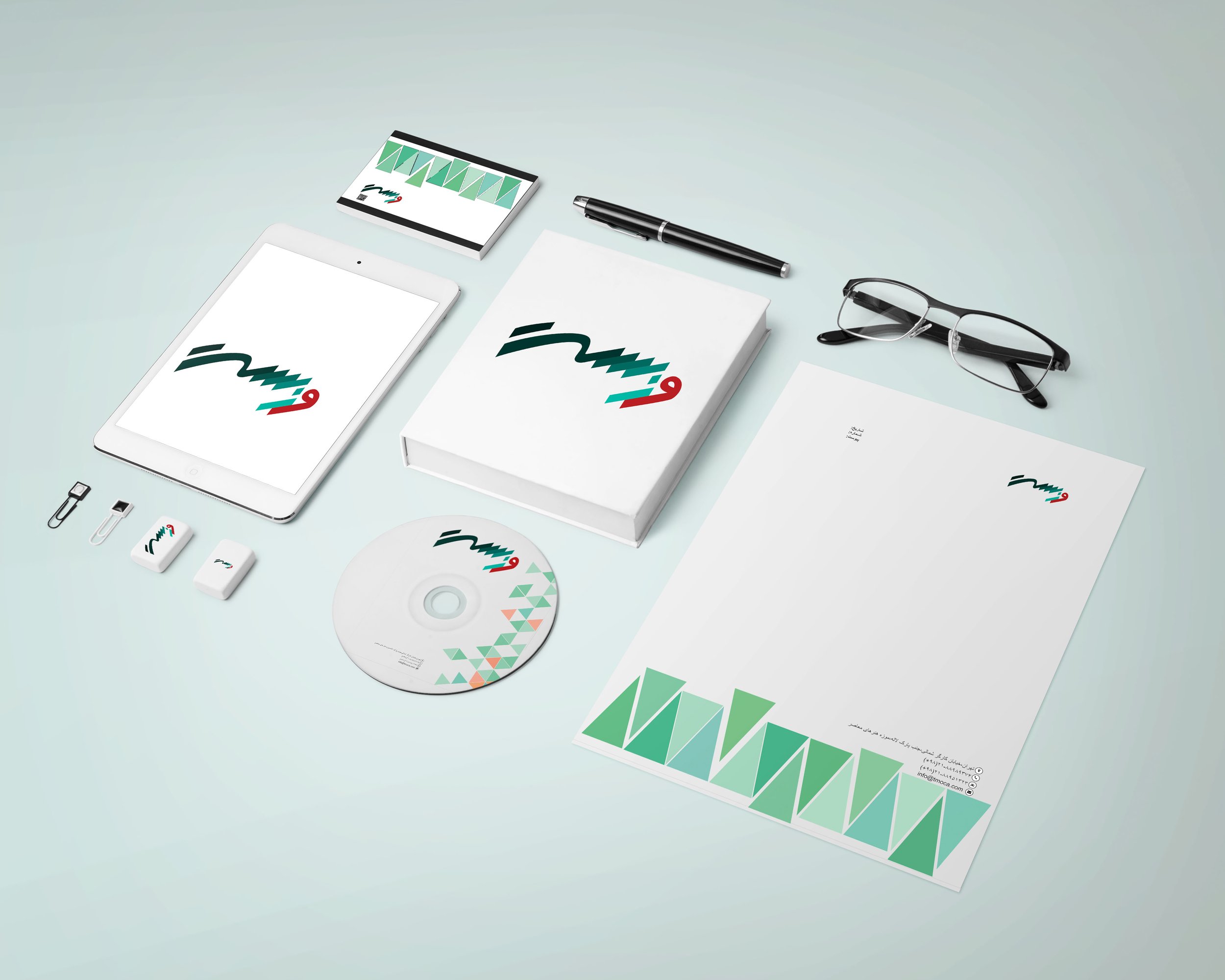 This project involved developing the brand stationery and logo design for a startup specializing in origami-inspired packaging design. In addition to designing several of their packaging solutions, I was responsible for creating the brand identity sy