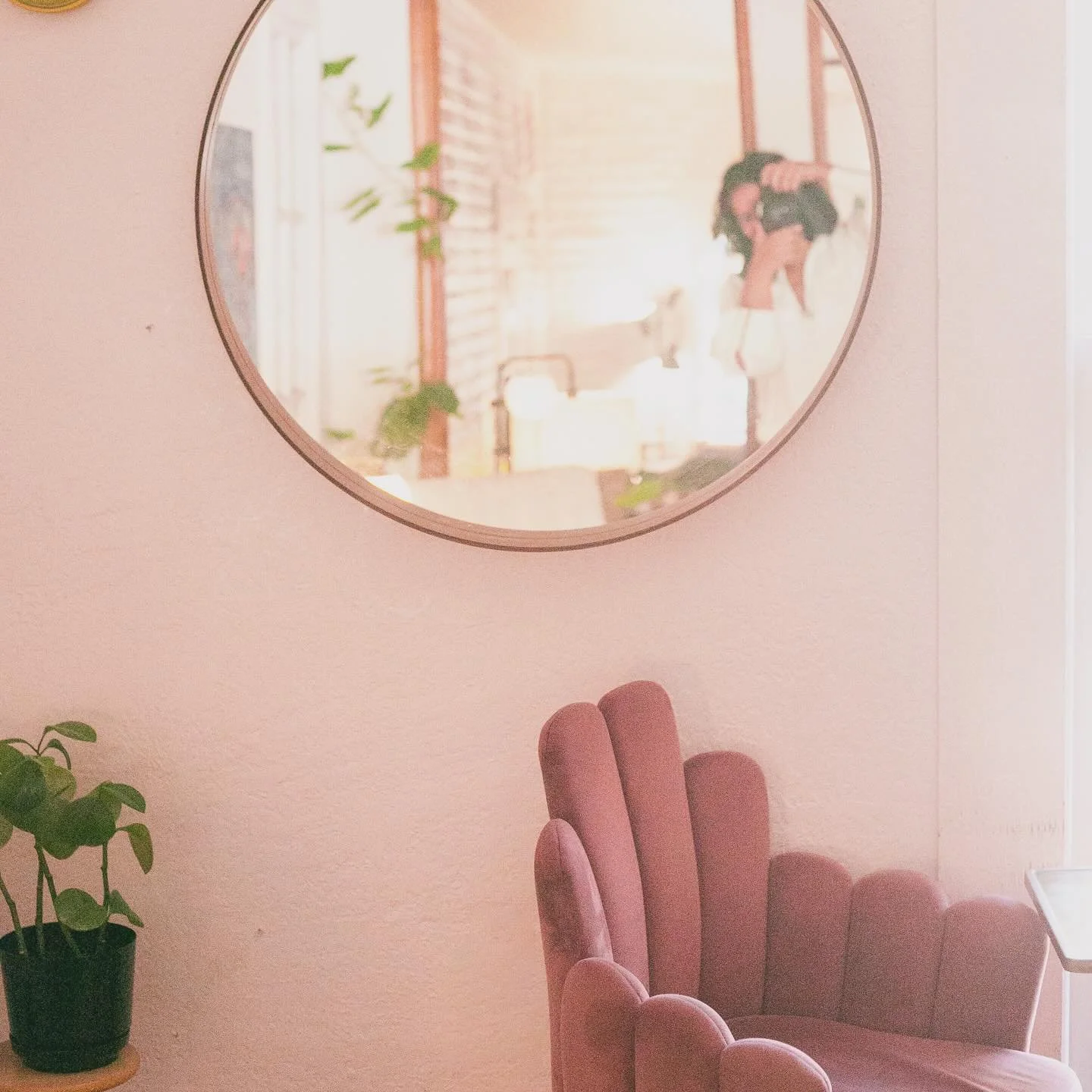 Self portrait at @grounded.lounge (unplanned, noticed it later. See it?) I love exploring and finding beautiful spaces in my new cities. Here this place was my favorite at Las Cruces, New Mexico. 

It&rsquo;s been quite a few years now that I stopped