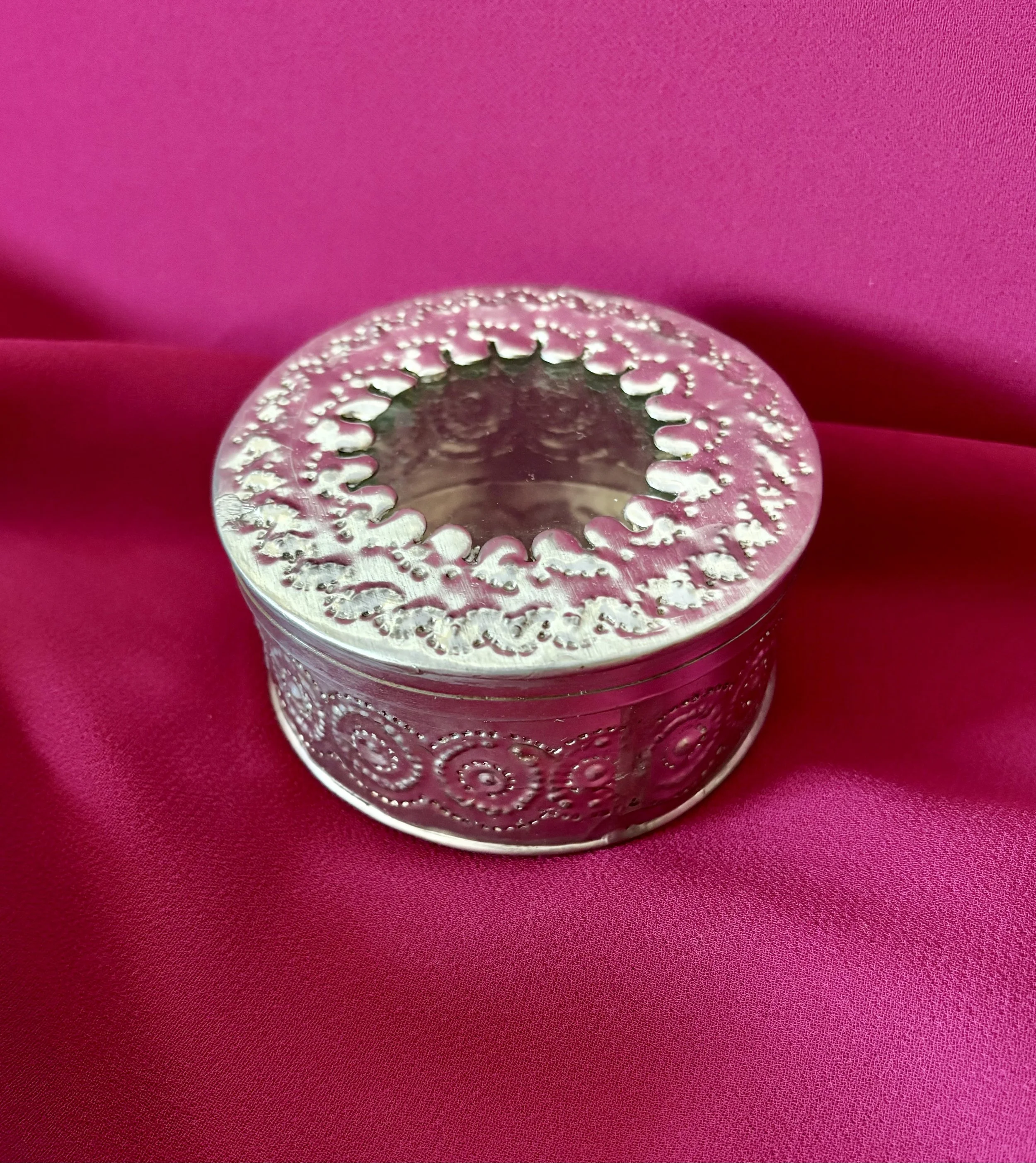 #36B-Round-Jewelry Box (Medium) (2).jpg