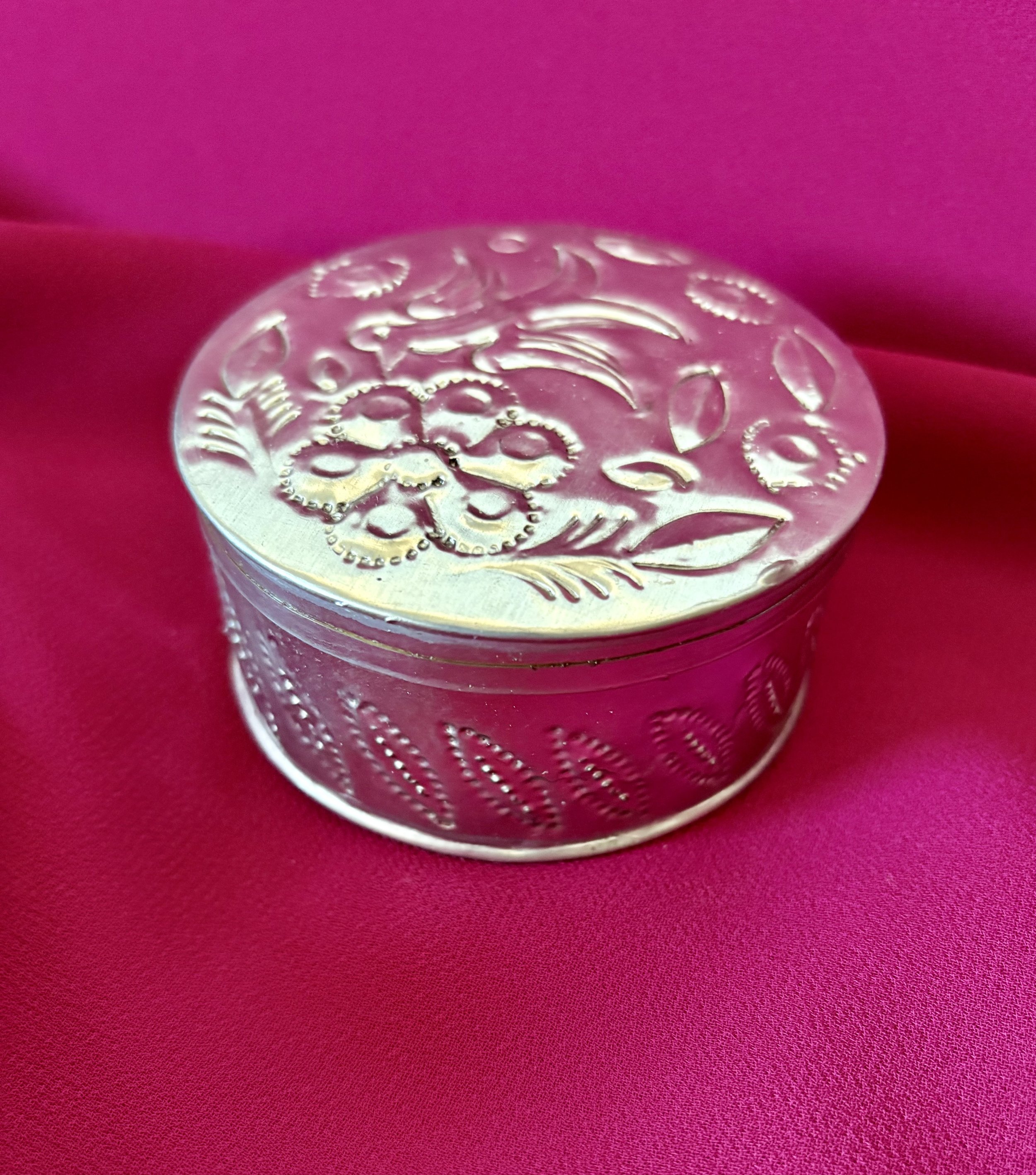 #36C-Round-Jewelry Box (Medium) (2).jpg