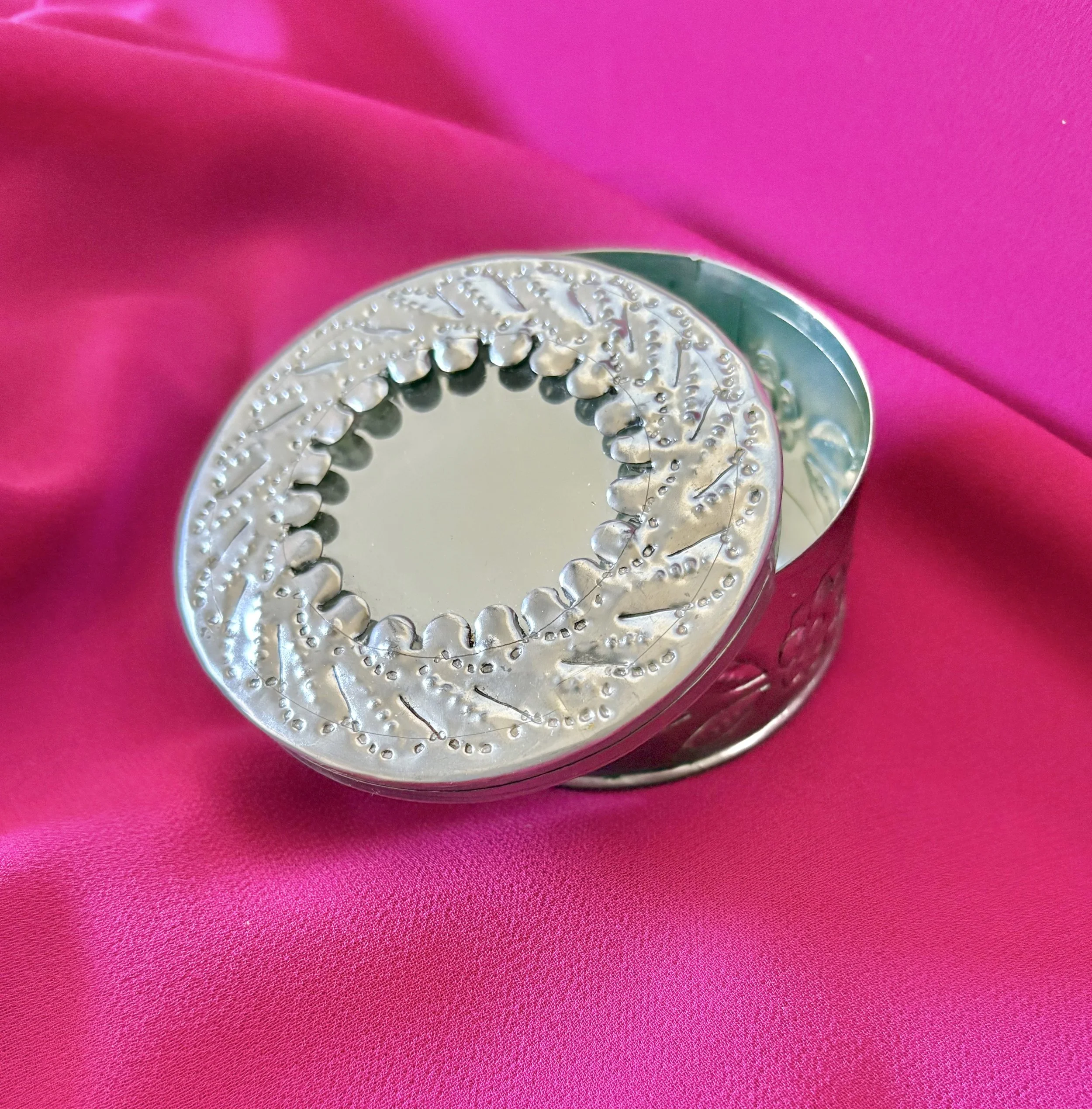 #36A-Round-Jewelry Box (Medium) (1).jpg