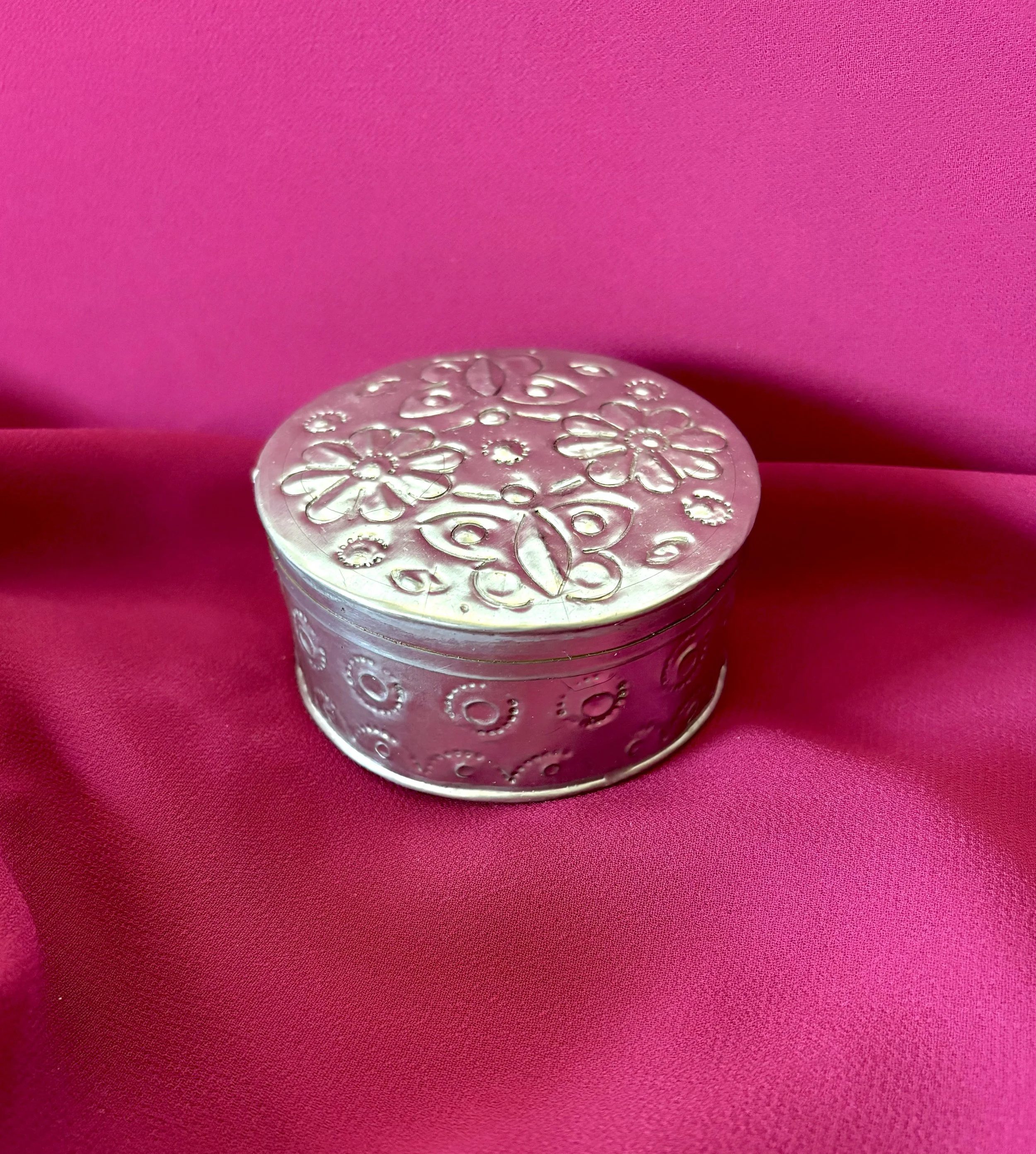 #36D-Round-Jewelry Box (Medium) (2).jpg