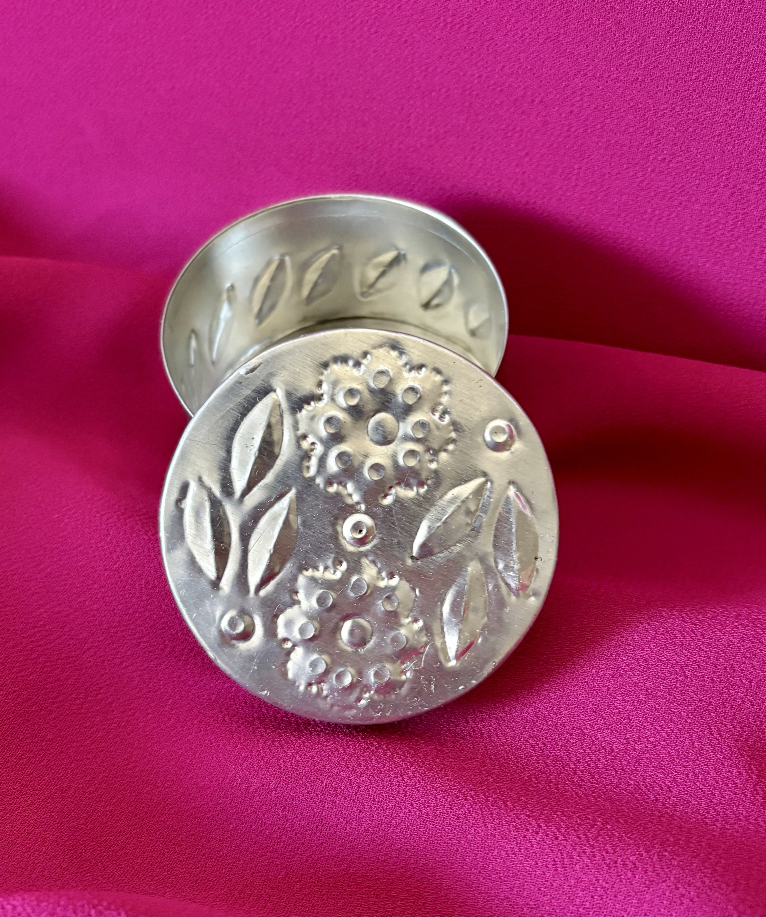 #35C-Round-Jewelry Box (Small) (1).jpg