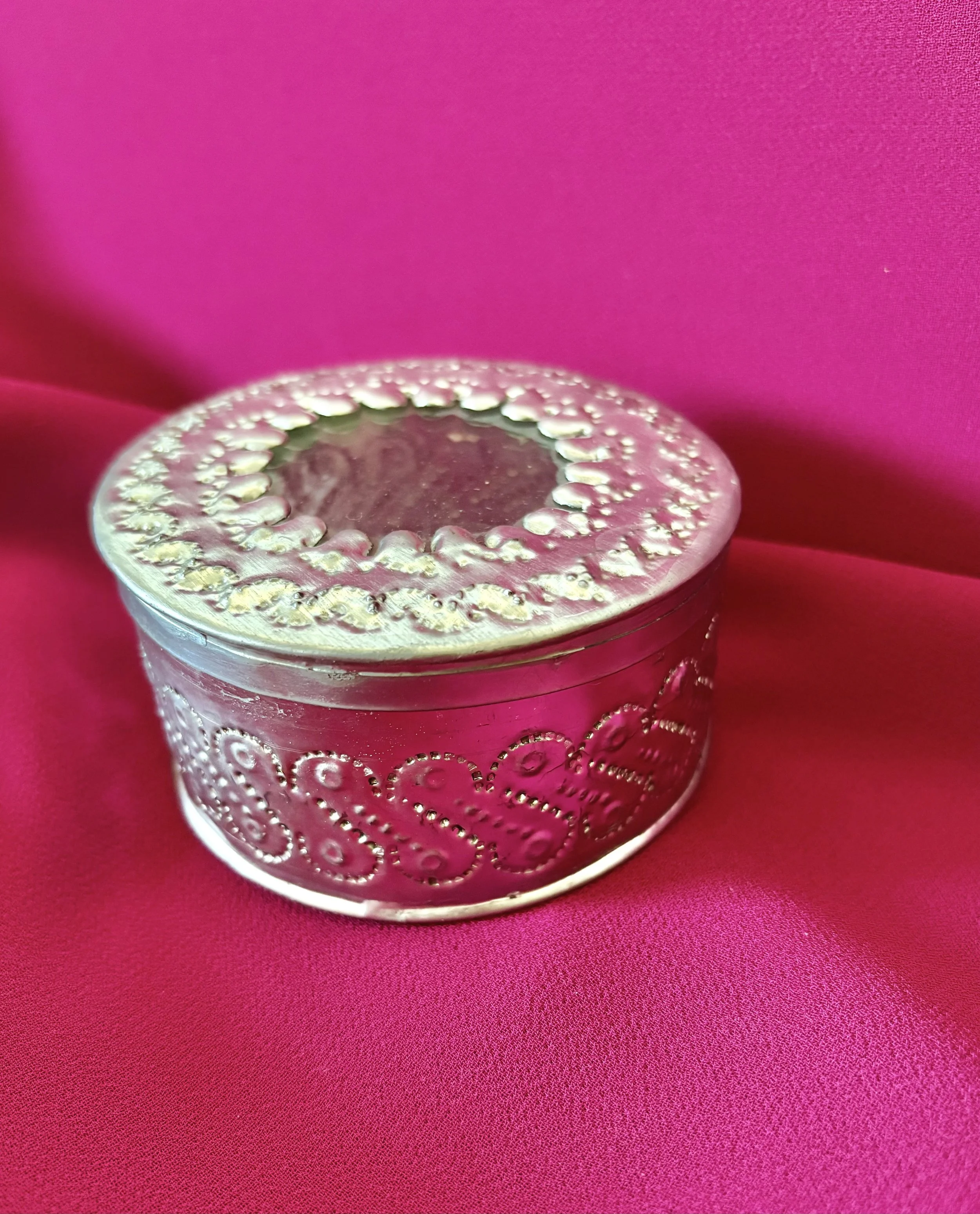 #36E-Round-Jewelry Box (Medium) (2).jpg