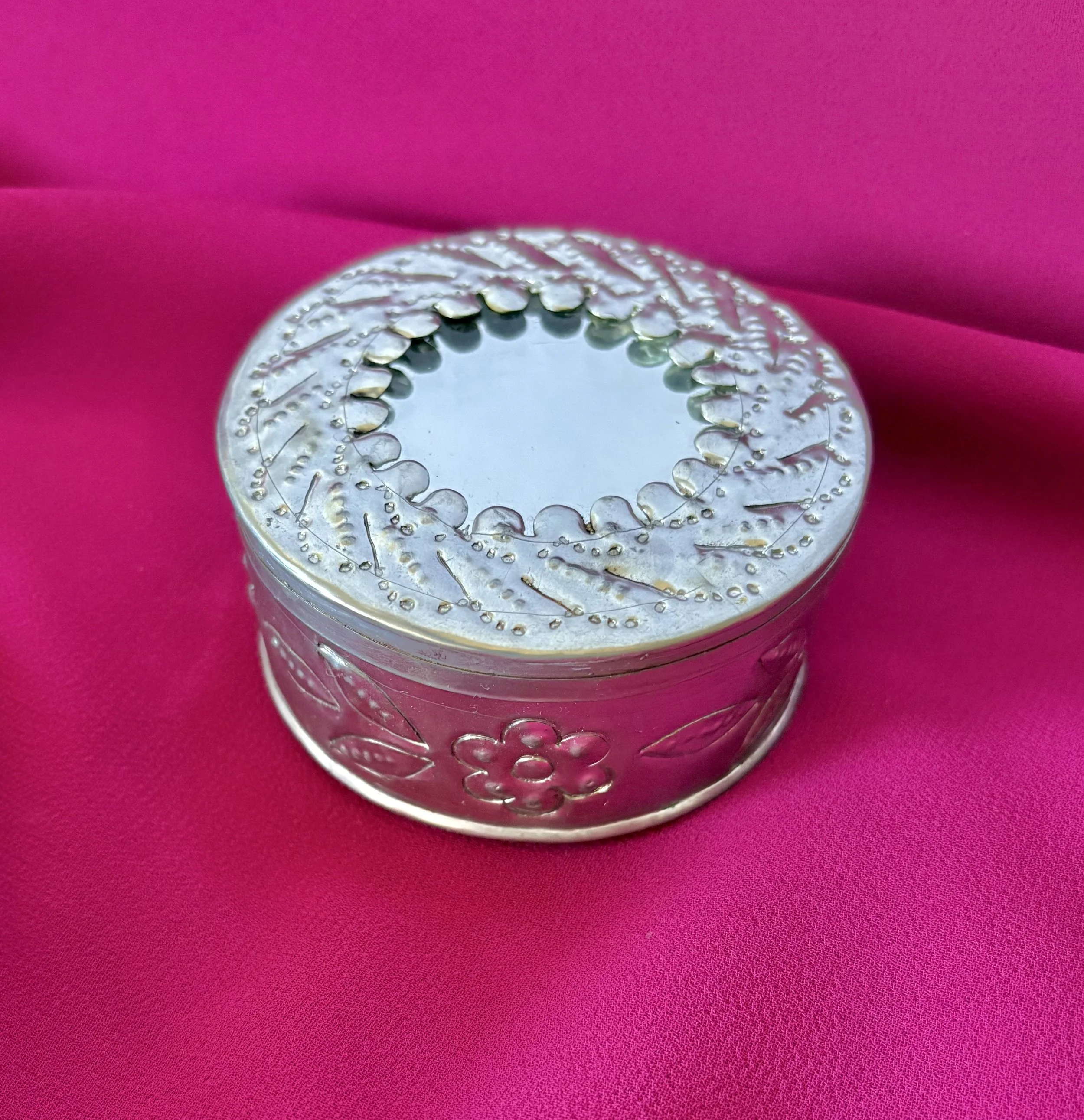 Rounded Jewelry Box (Medium)