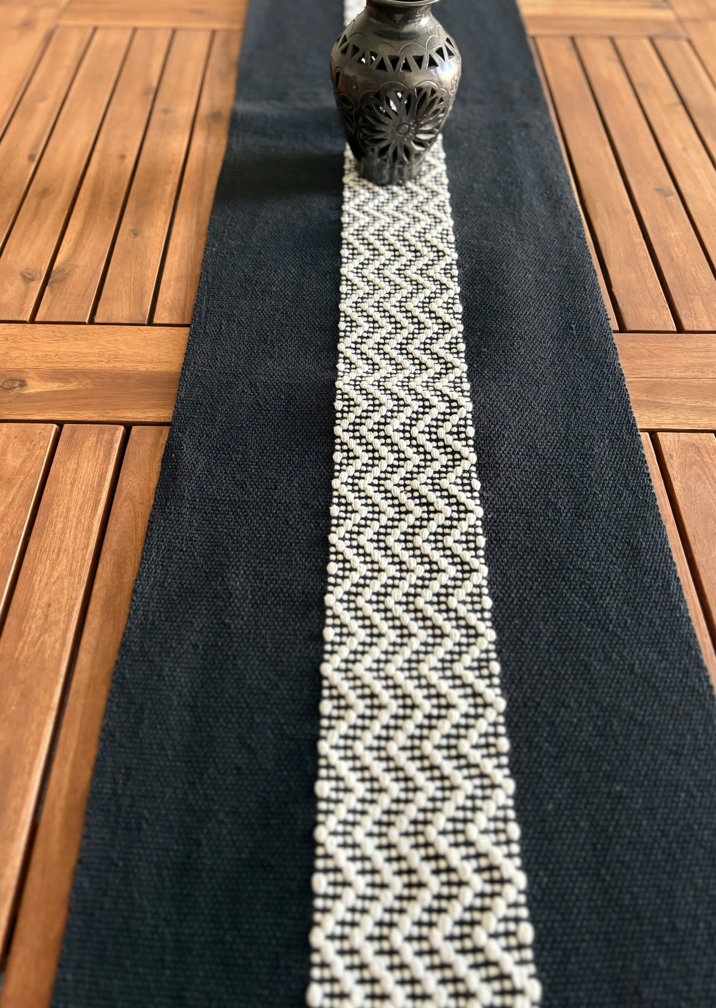 #8E-Black-White (82 Inch) (2).jpg