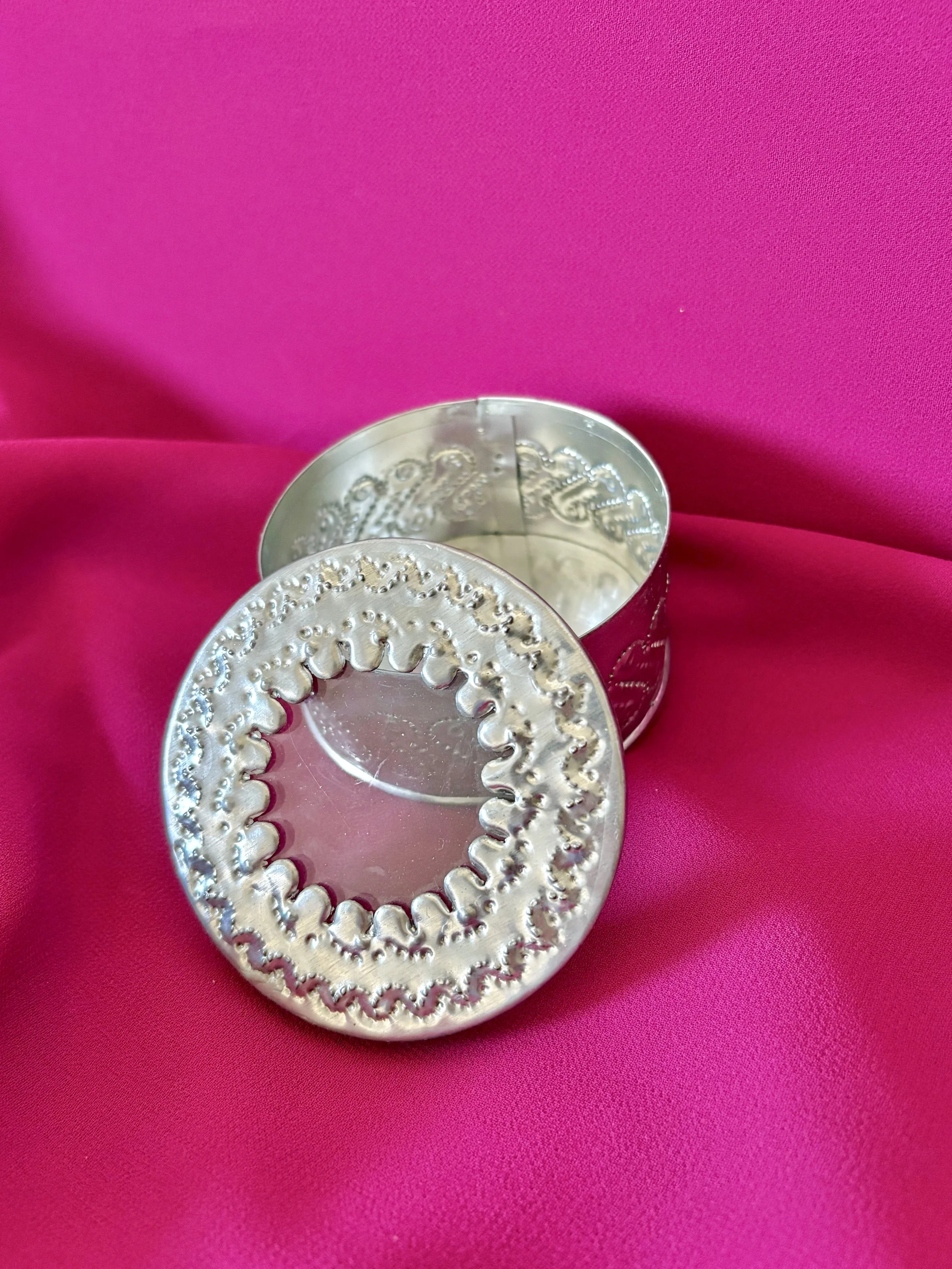 #36E-Round-Jewelry Box (Medium) (1).jpg