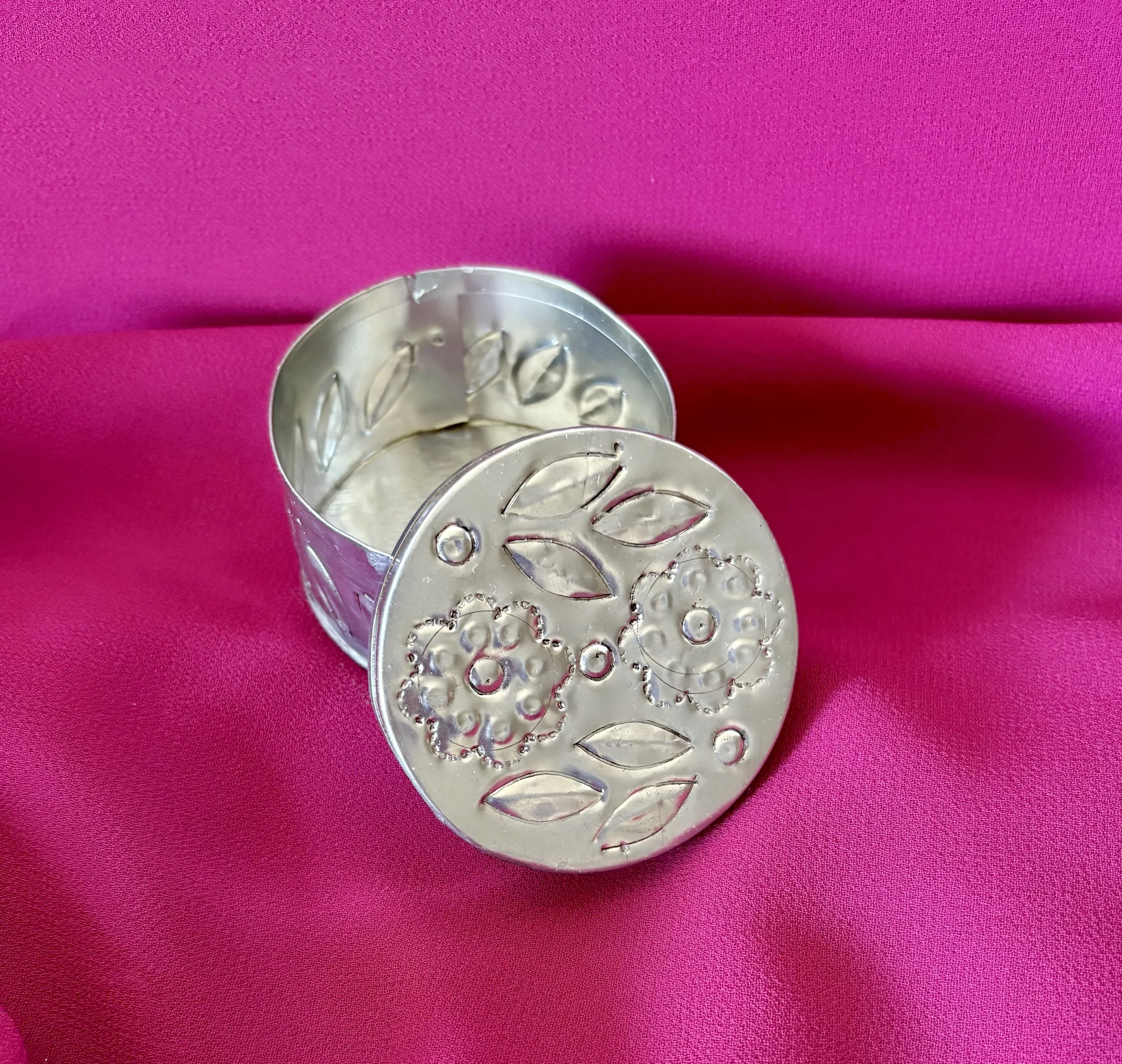 #35E-Round-Jewelry Box (Small) (1).jpg