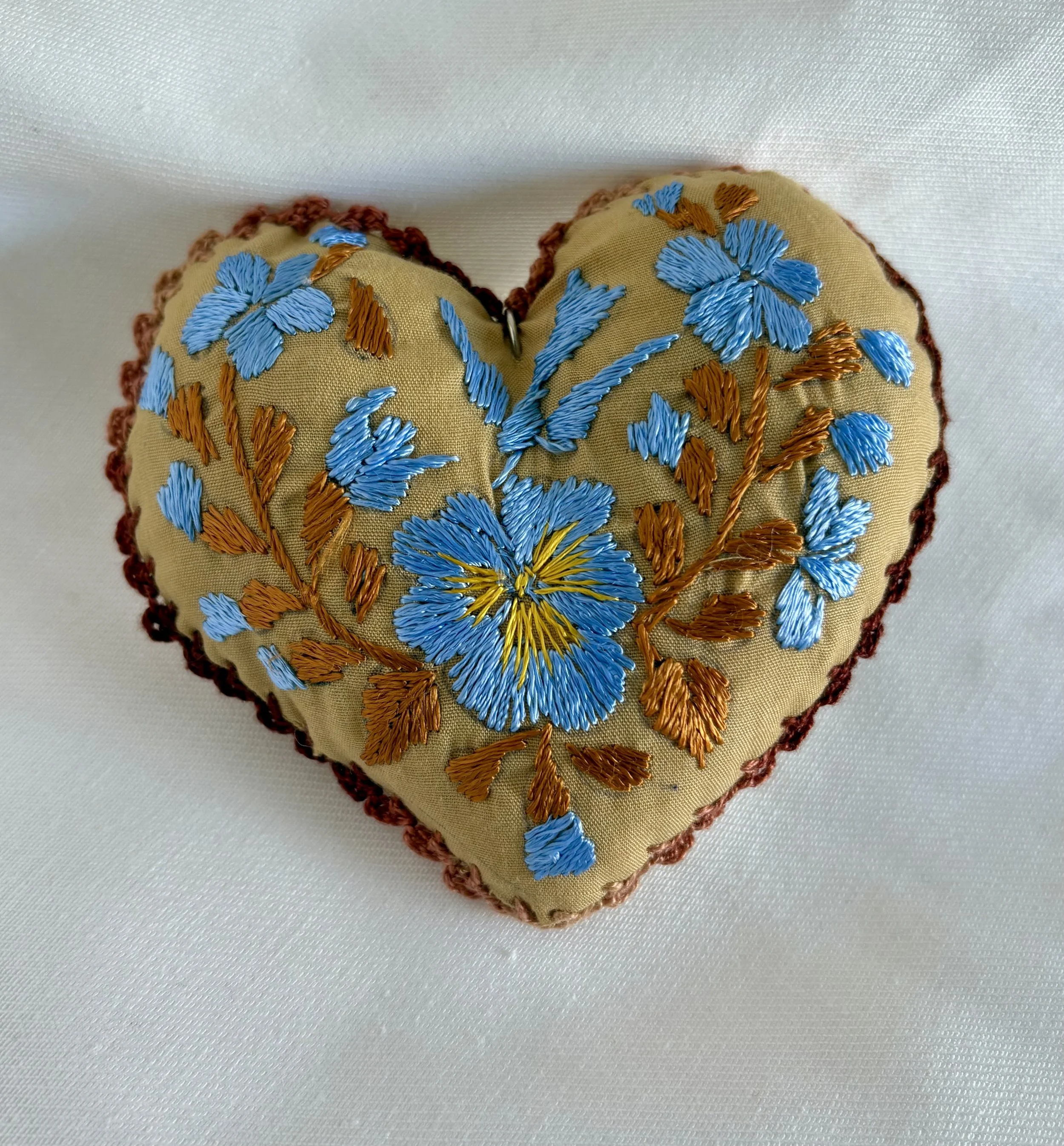 #24E-(Keychain)-Gold-Multi Color.jpg