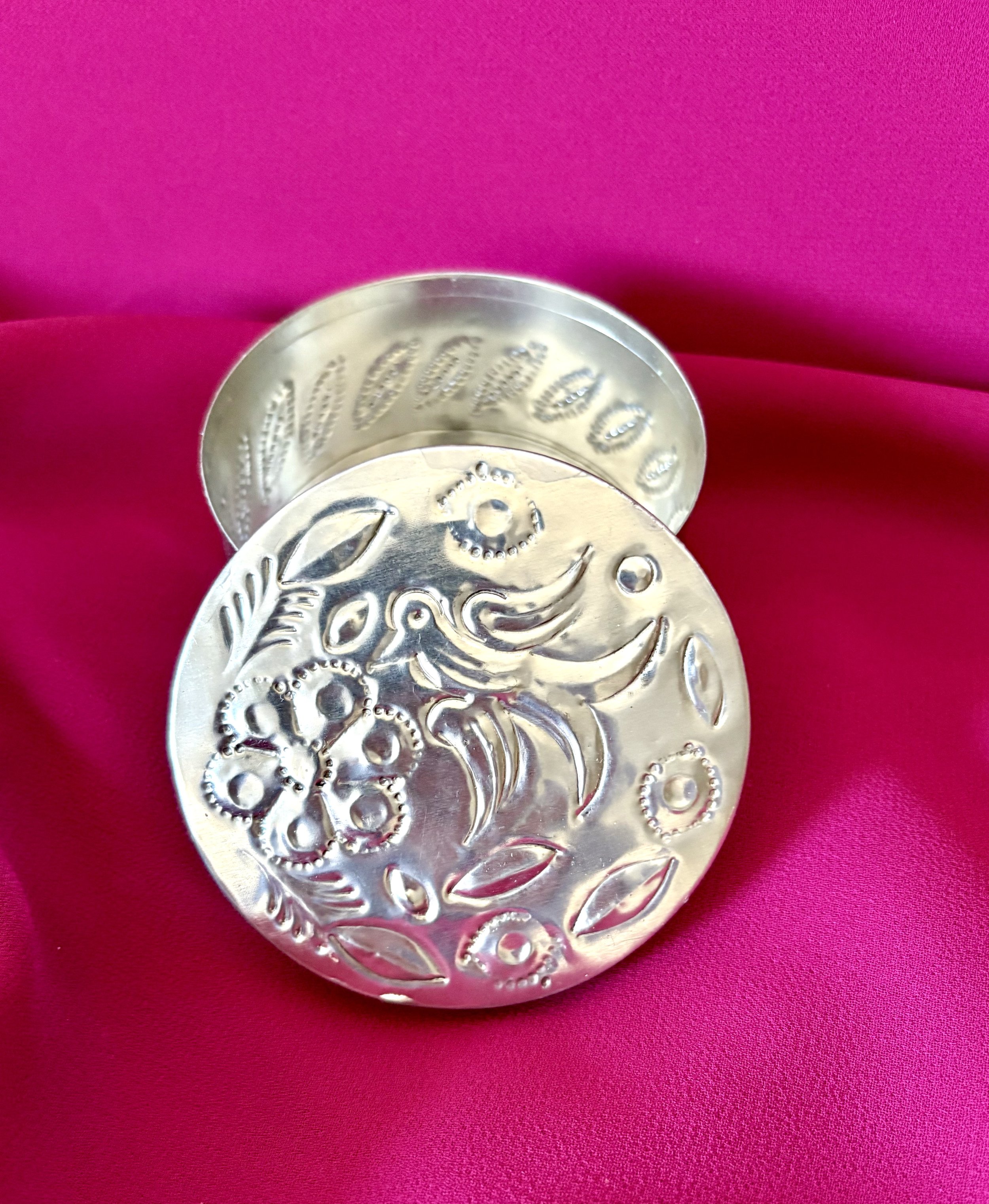 #36C-Round-Jewelry Box (Medium) (1).jpg