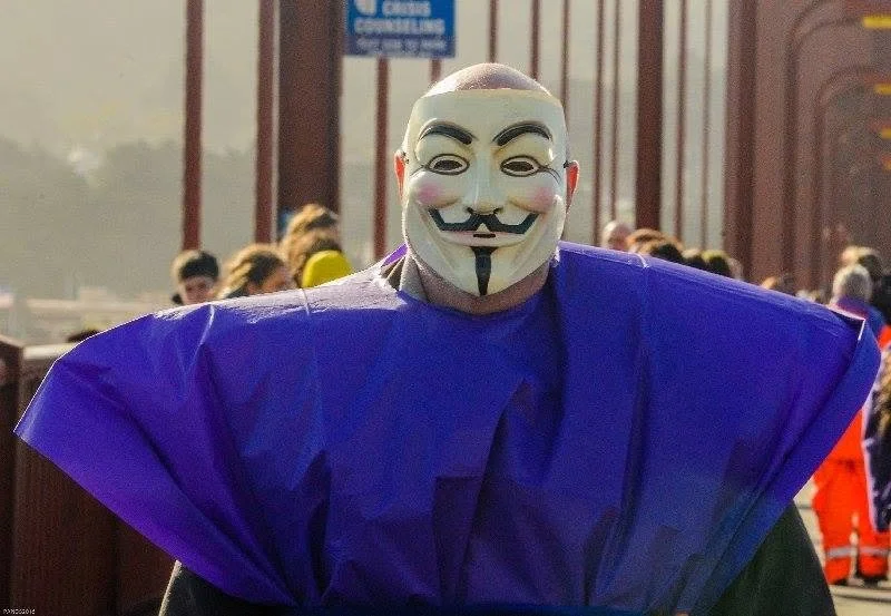 Participants form a human chain across the Golden Gate Bridge during the Bridge Together demonstration in San Francisco in 2017.