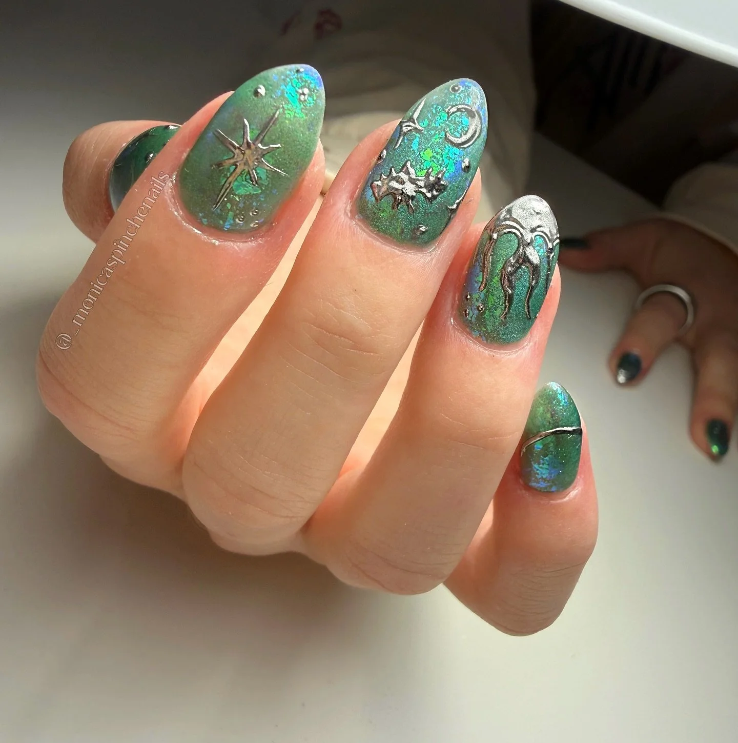 the nails are gonna have to speak for themselves bc my brain is hella clocked out 😅

.
#SLCnails #MidvaleNails #UtahNailTech #SLCnailartist #StructuredGel #GelX #BuilderGelNails #HandPaintedNailArt #ChillNailVibes #NailArtSLC #NailTechLife #ModernNa